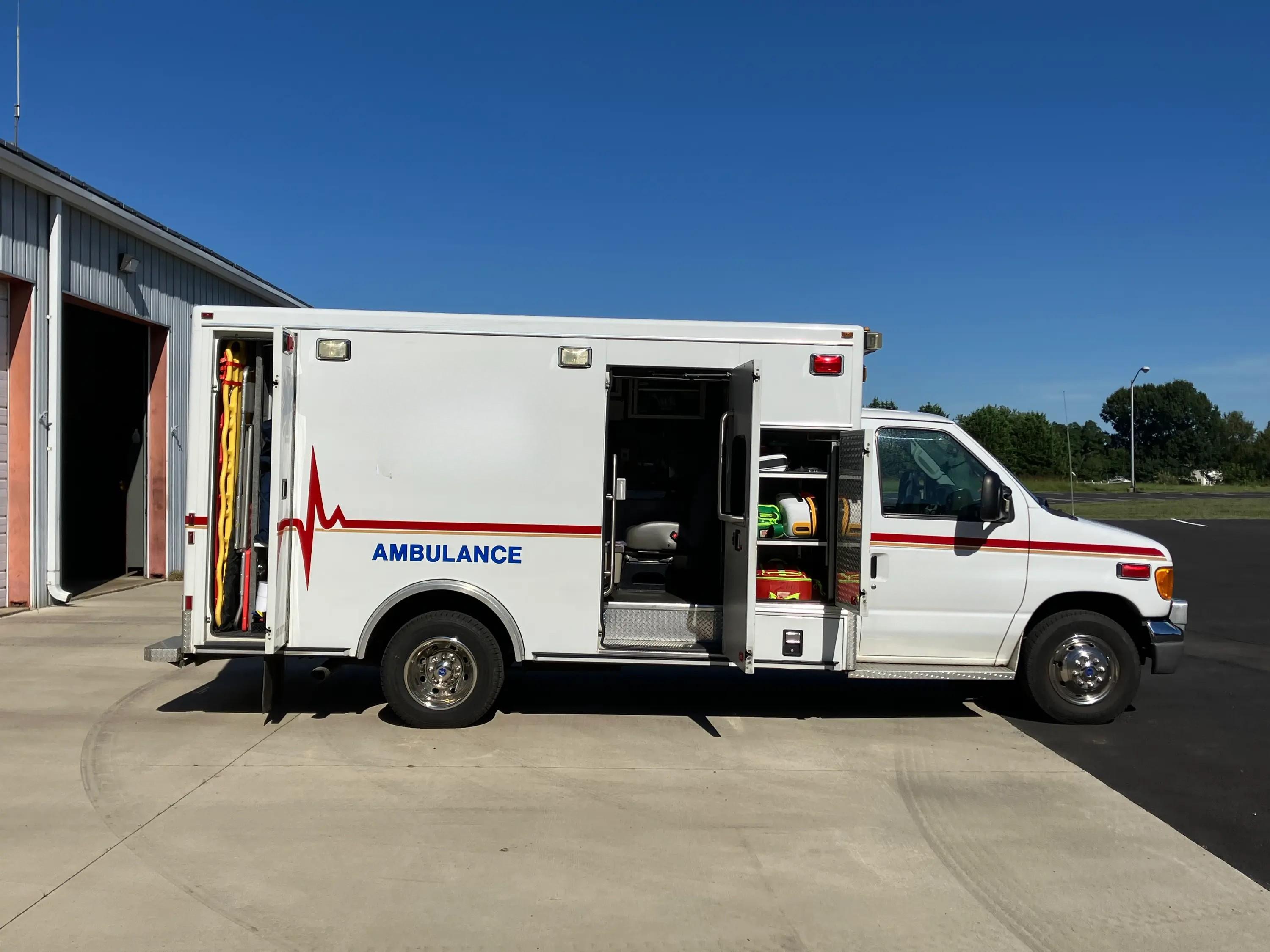 2006 Ford / Supermedic Type III - image 3