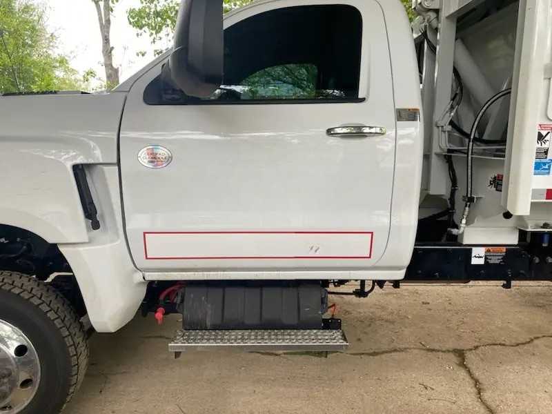 2024 Chevrolet Curbtender 4x4 Rear Loader — photo 5