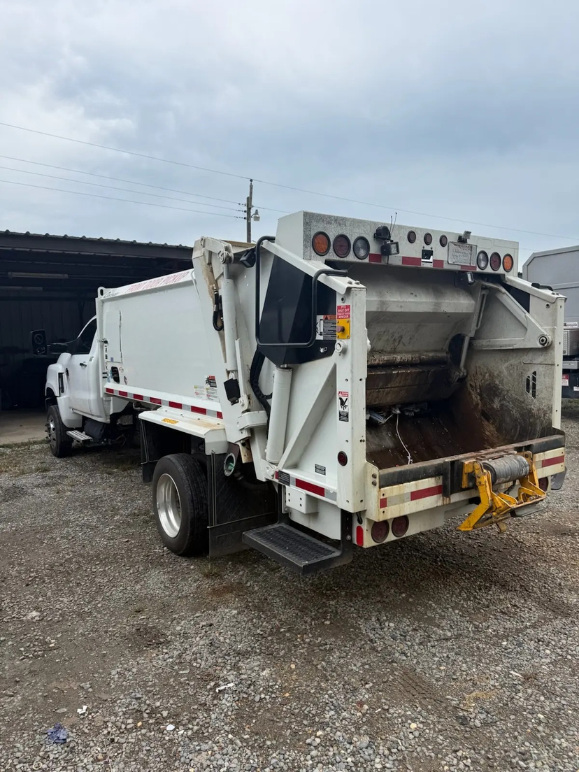 2024 Chevrolet Curbtender 4x4 Rear Loader — photo 6
