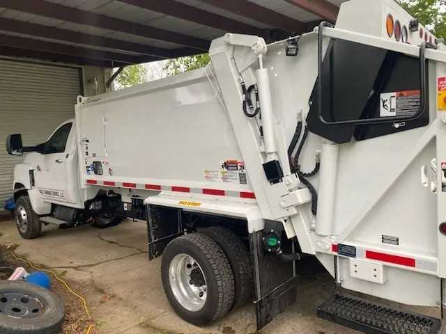 2024 Chevrolet Curbtender 4x4 Rear Loader — photo 4