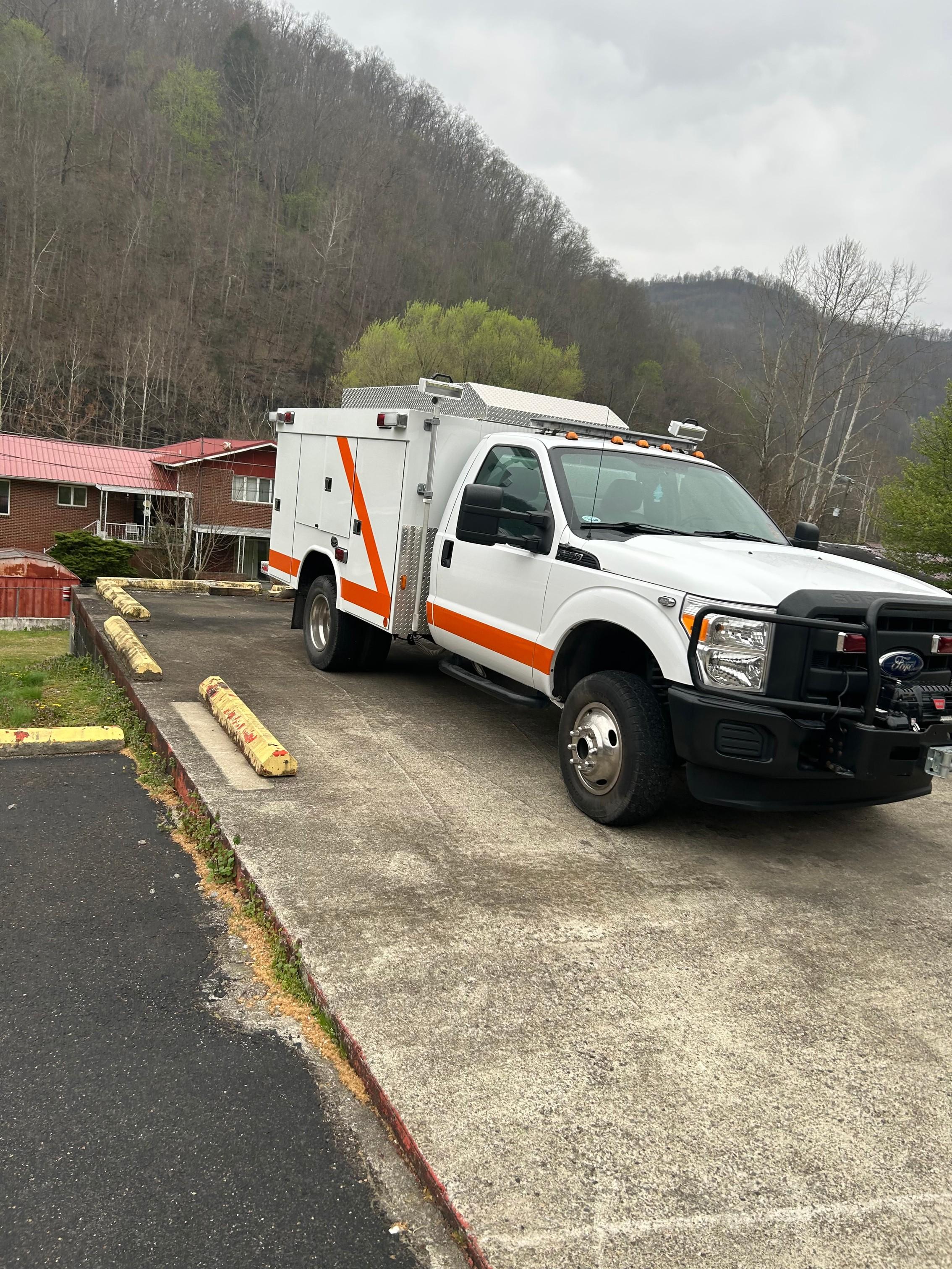 2011 Ford 4x4 Light Rescue - image 2