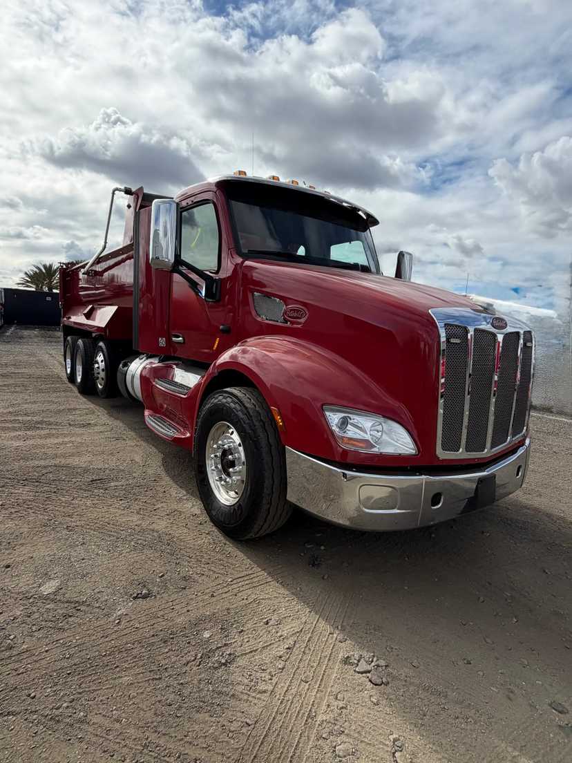 2022 Peterbilt 579 Dump Truck — photo 4