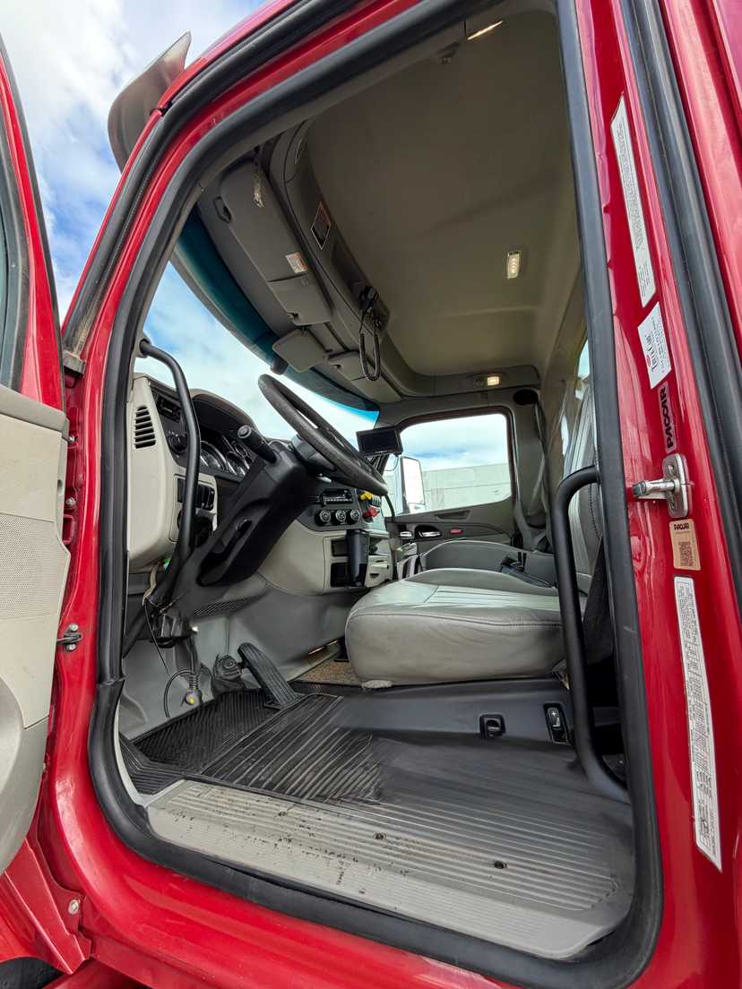 2022 Peterbilt 579 Dump Truck — photo 6