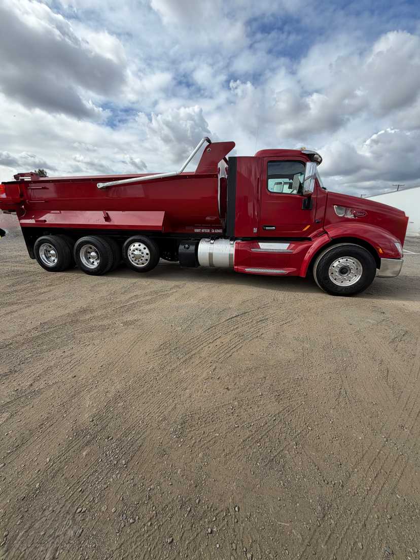2022 Peterbilt 579 Dump Truck — photo 5