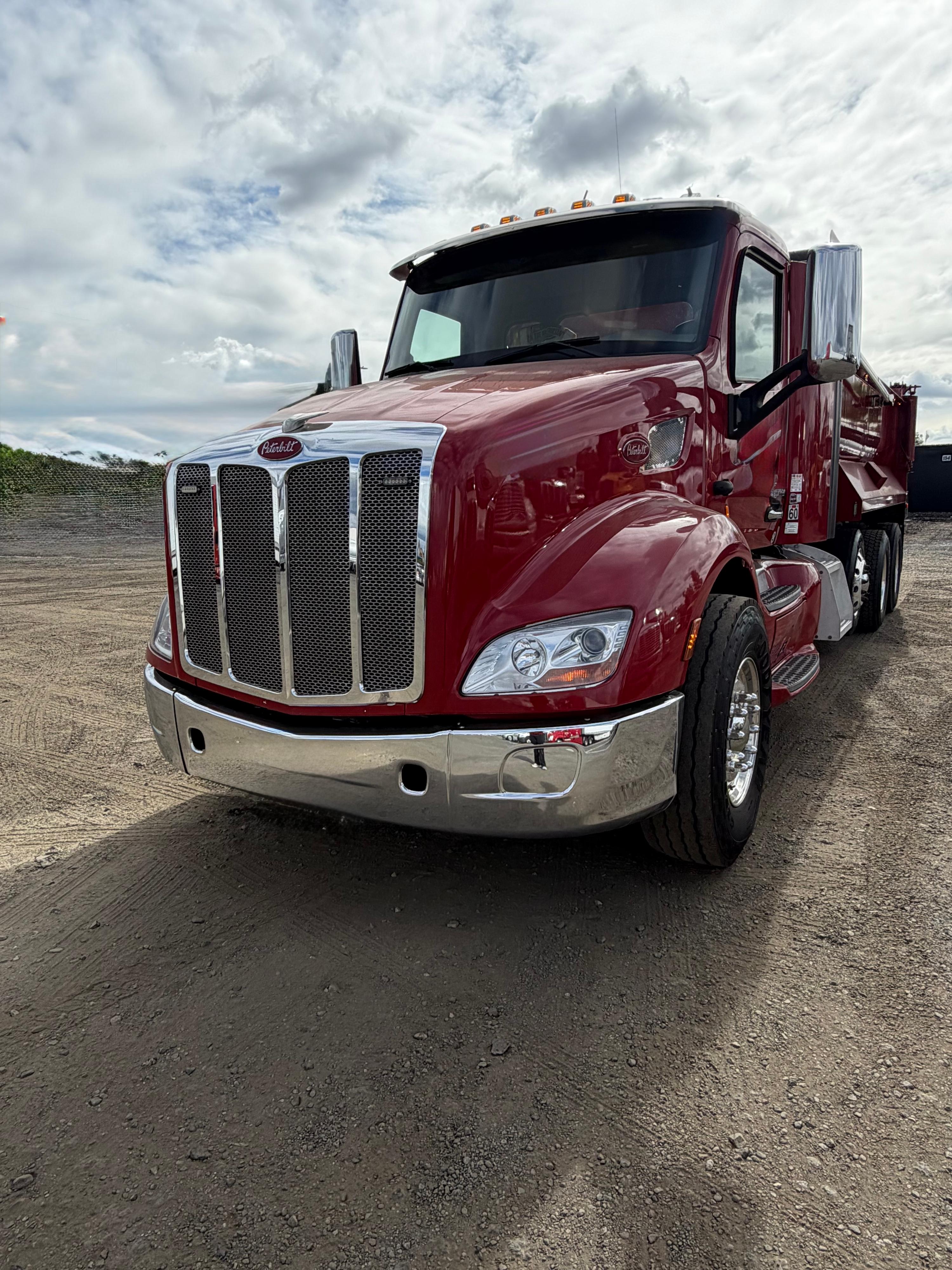 2022 Peterbilt 579 Dump Truck - image 2