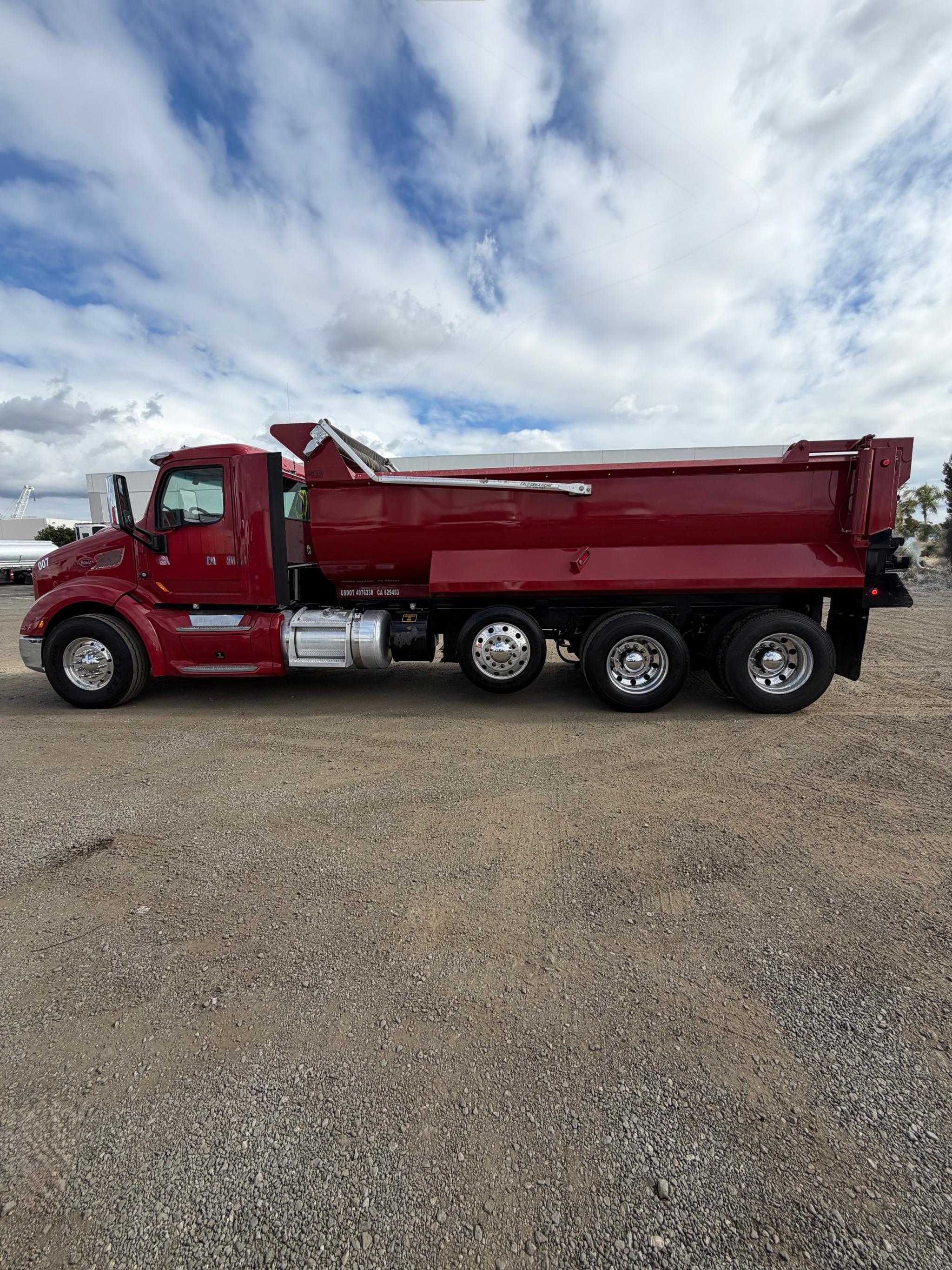 2022 Peterbilt 579 Dump Truck - image 1