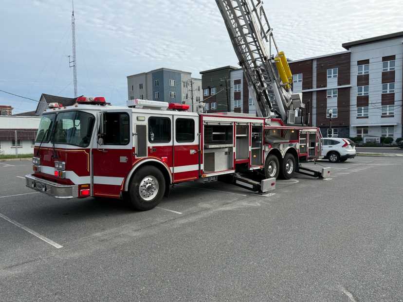2004 E-One Platform 95' Platform