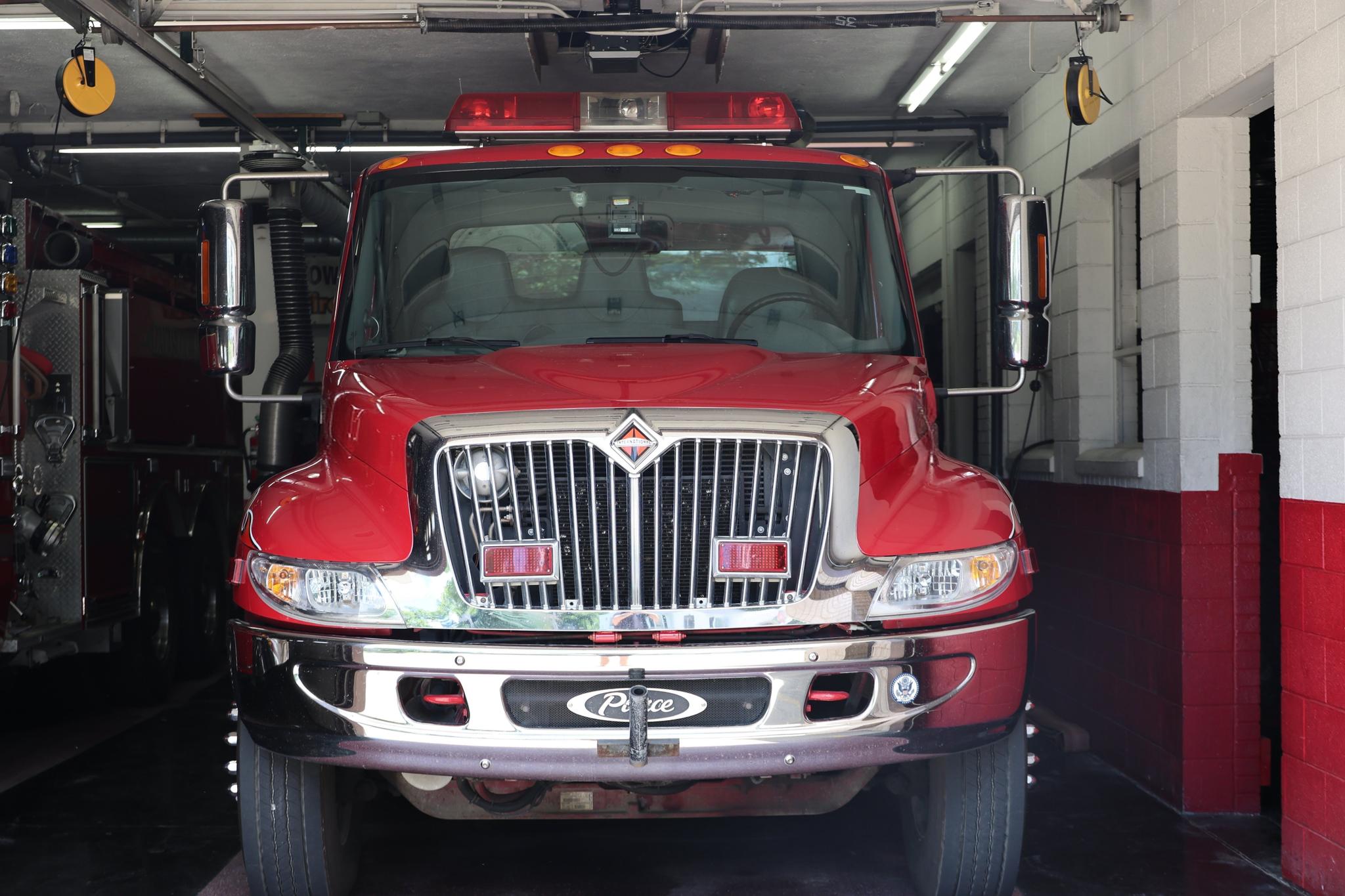 2001 Pierce International Pumper - image 2