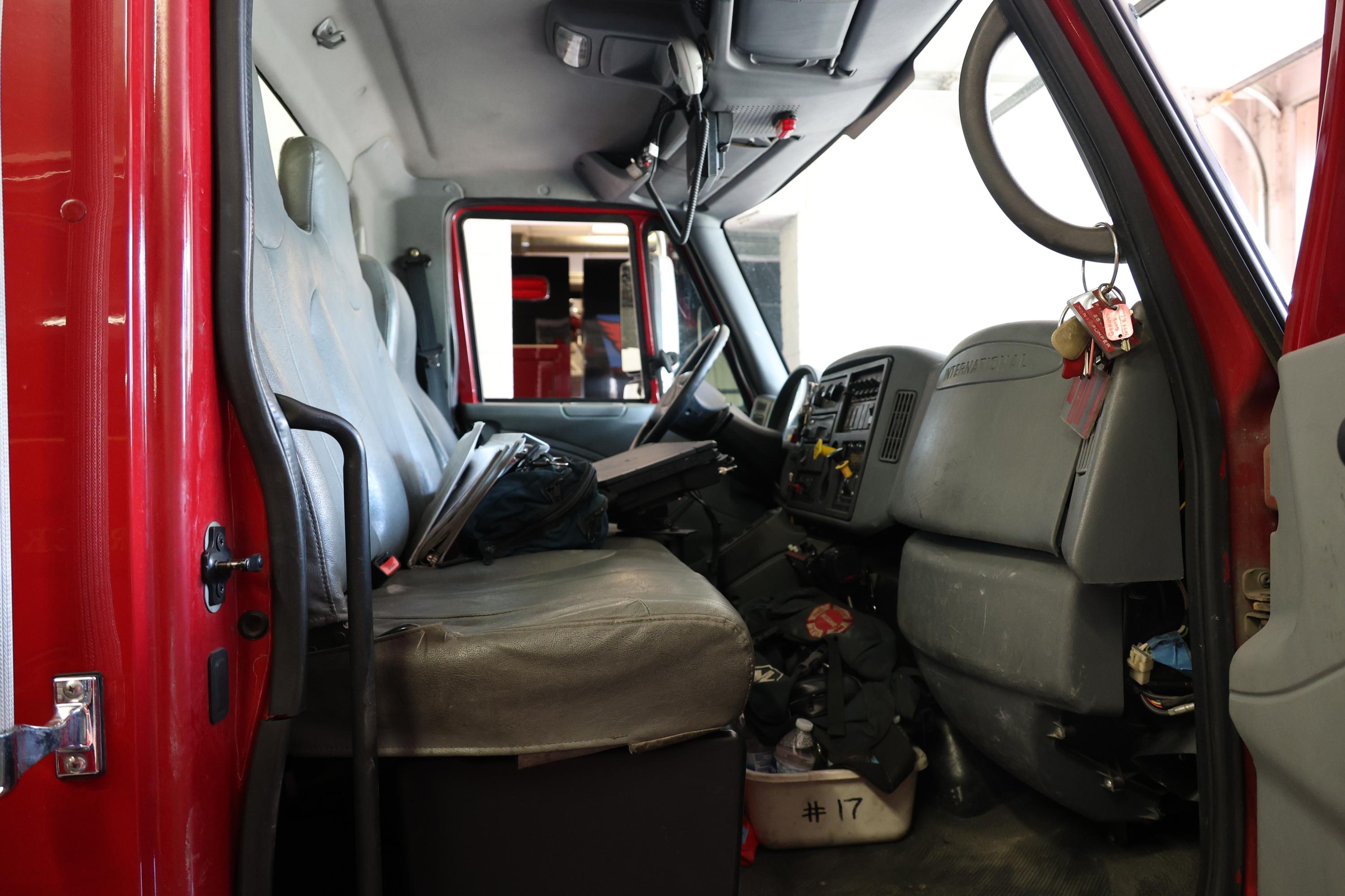 2001 Pierce International Pumper - image 17