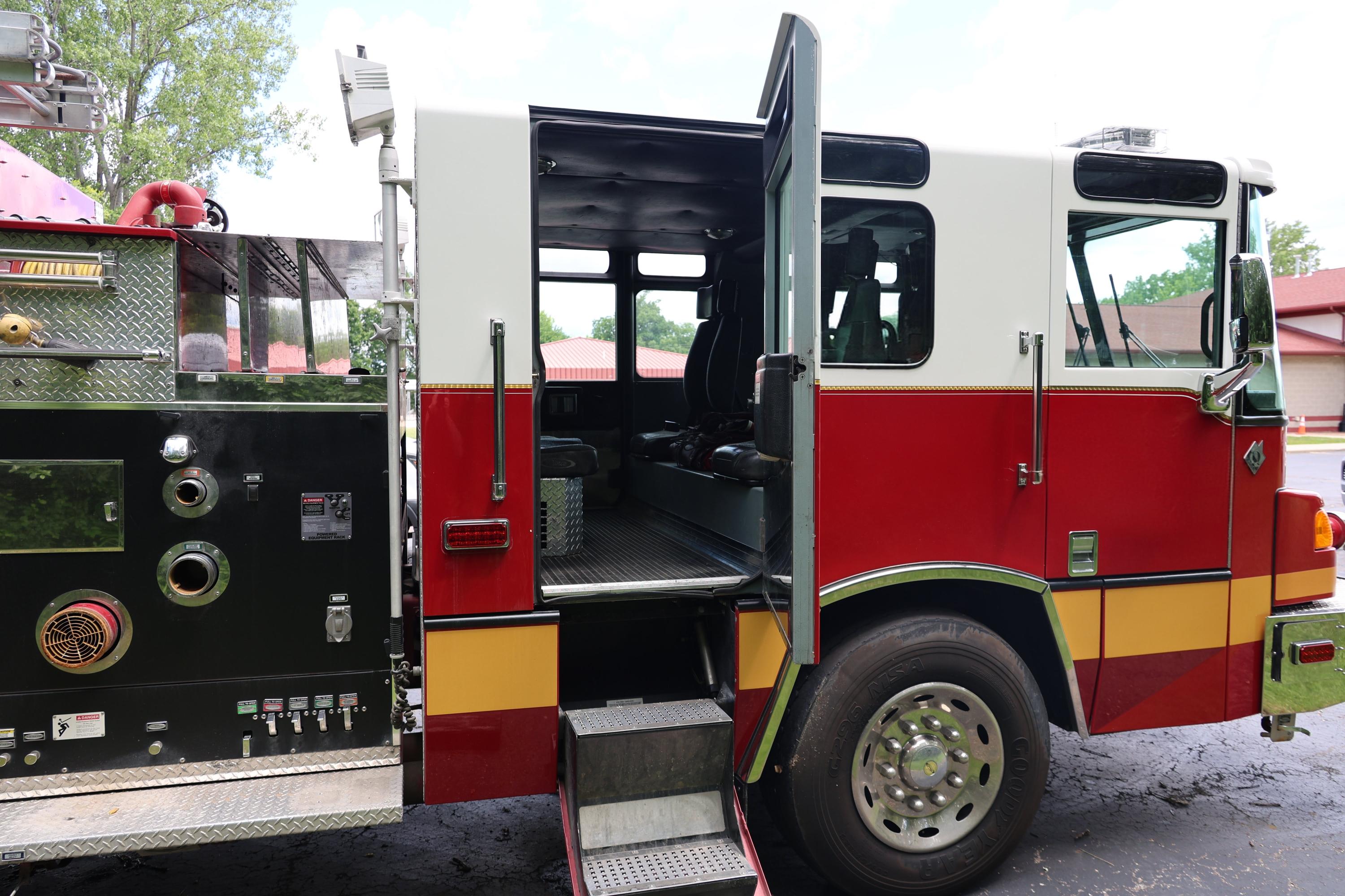 1997 Pierce Quantum Pumper - image 8