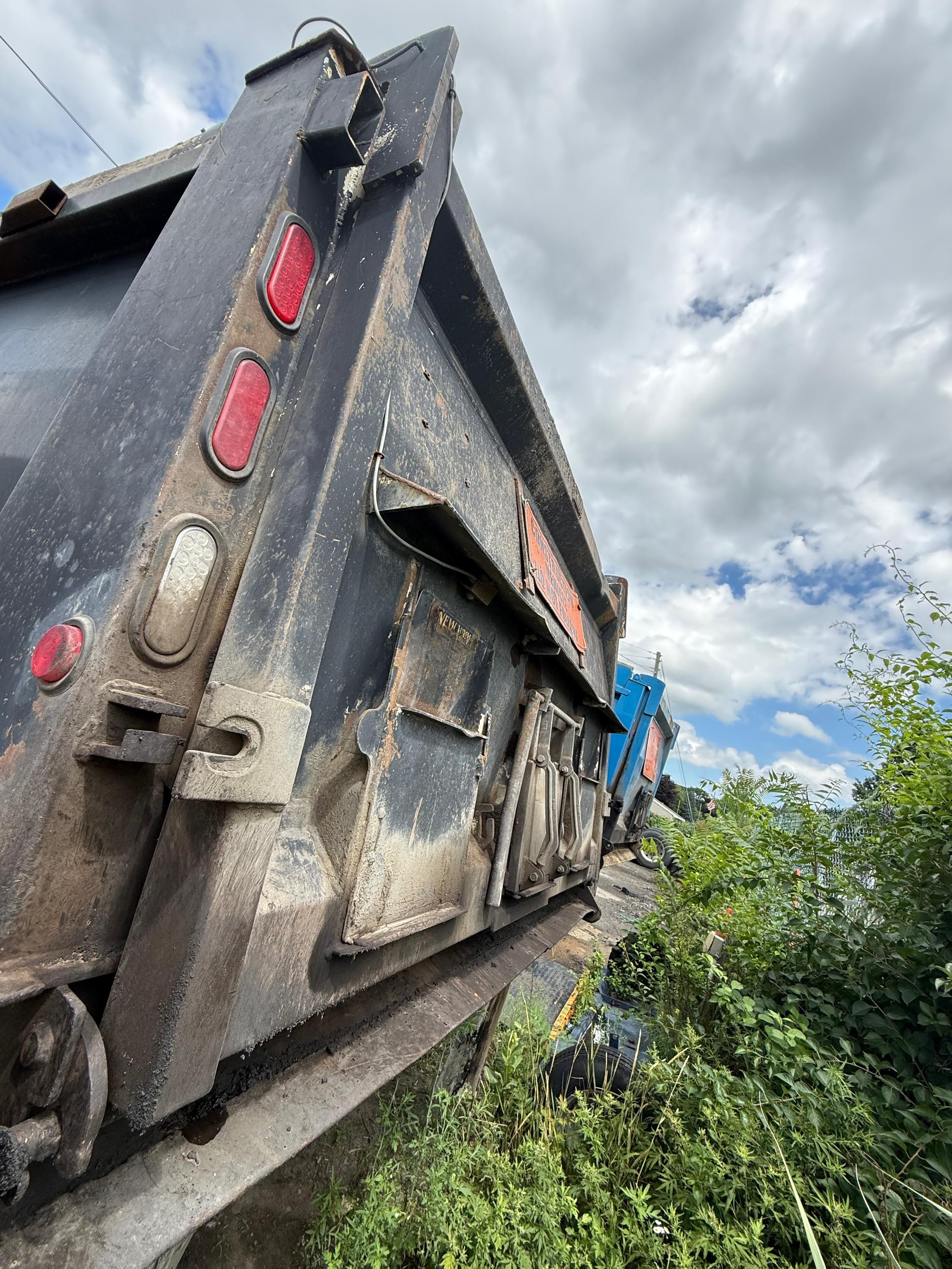 2002 Volvo Dump Truck - image 9
