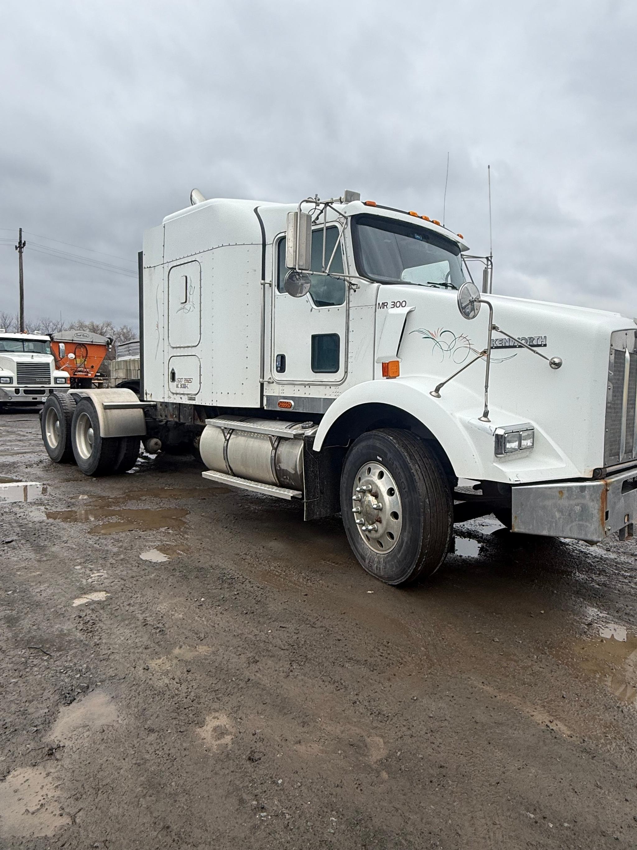 2008 Kenworth T880 - image 3