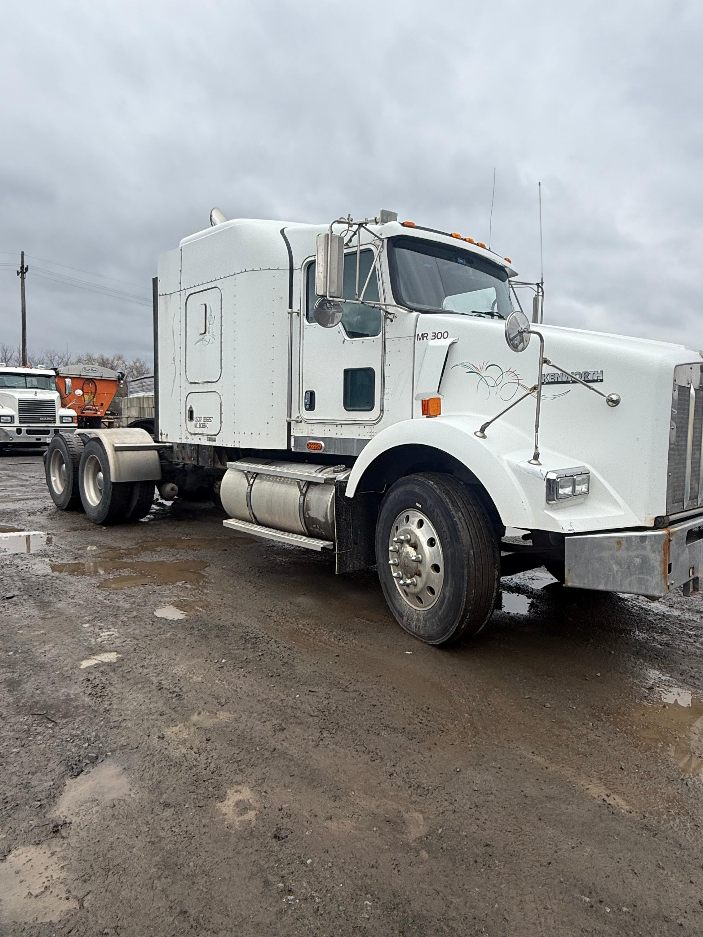 2008 Kenworth T880 - image 3