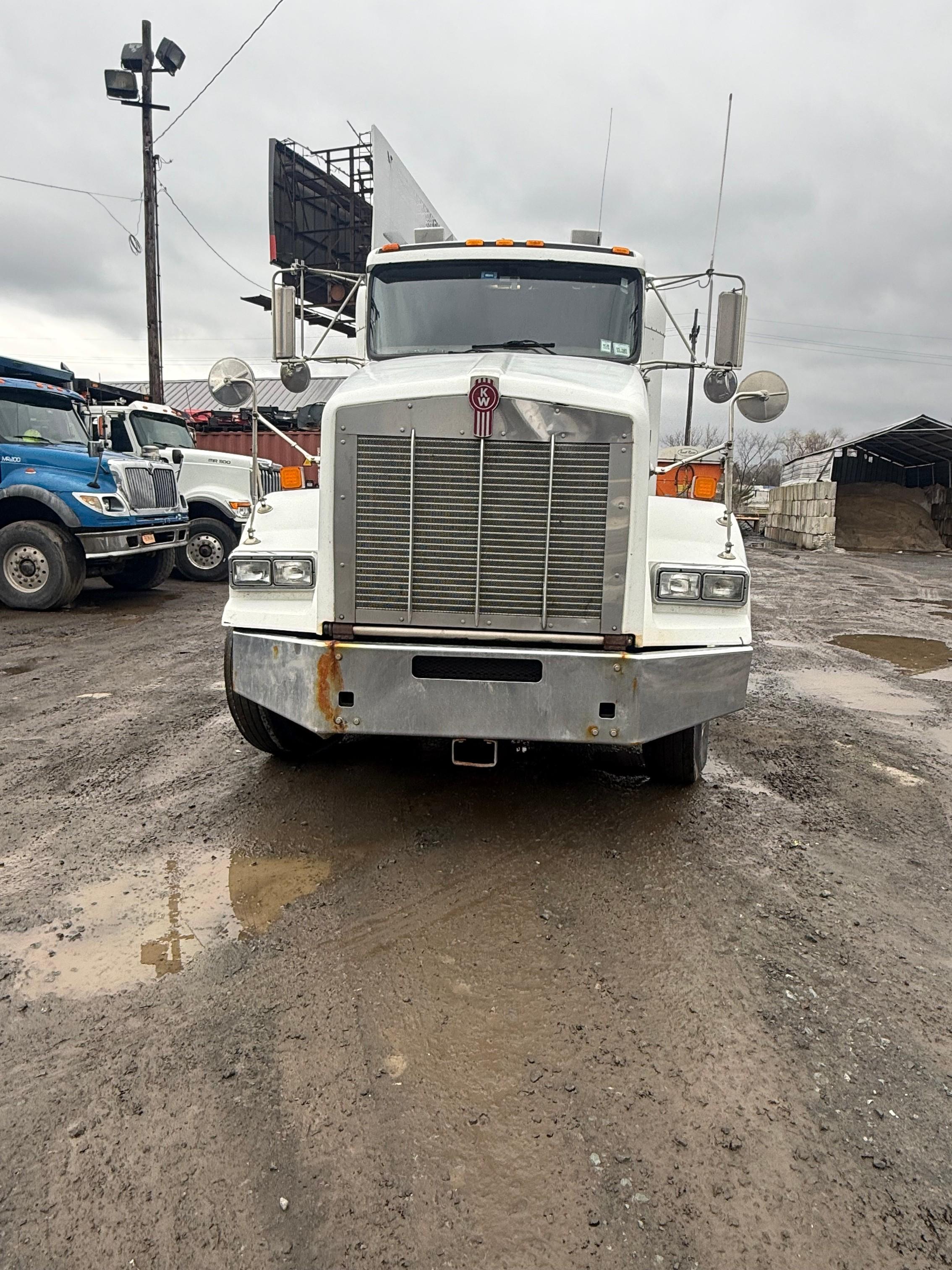 2008 Kenworth T880 - image 4