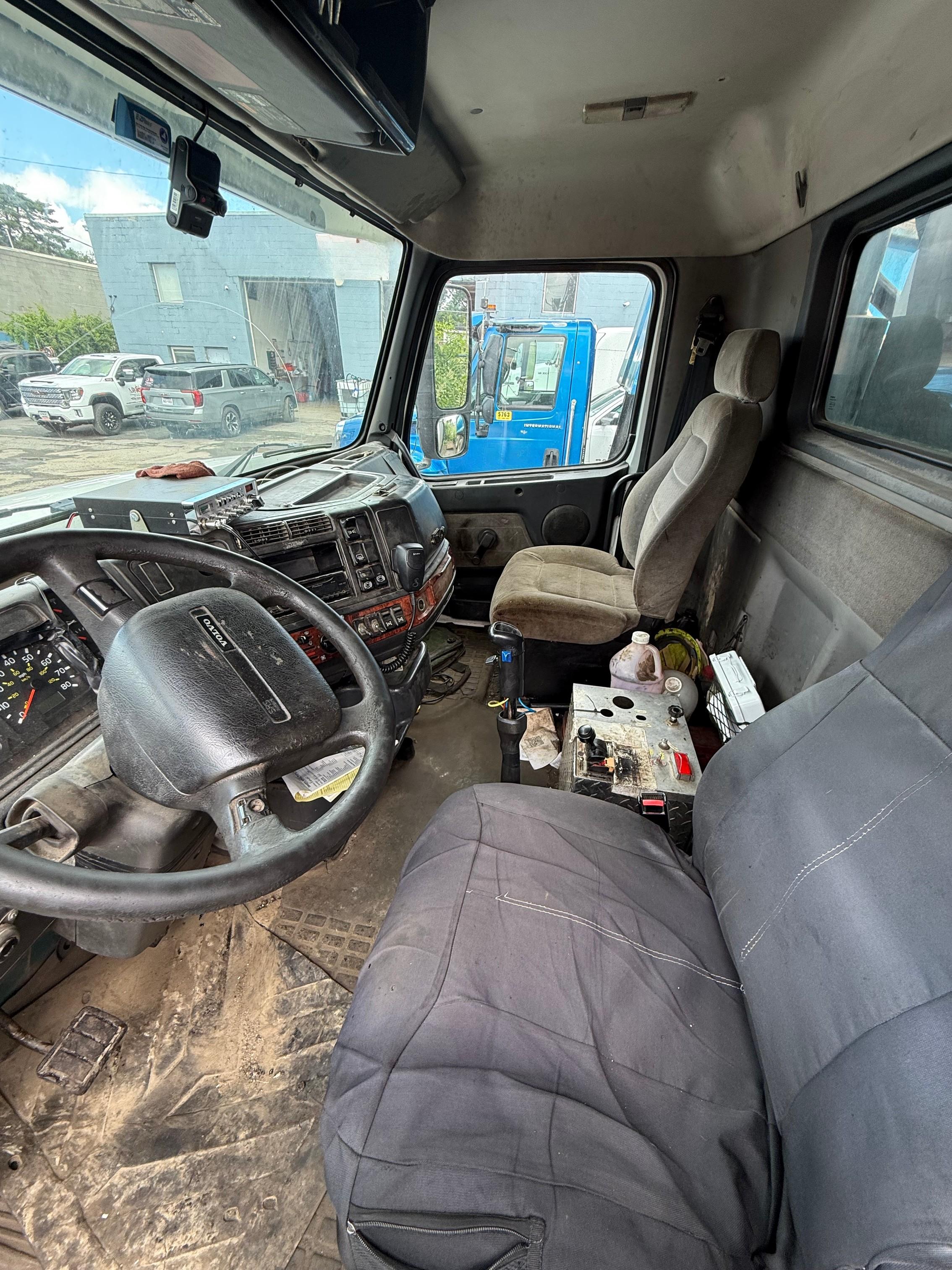 2002 Volvo Dump Truck - image 6