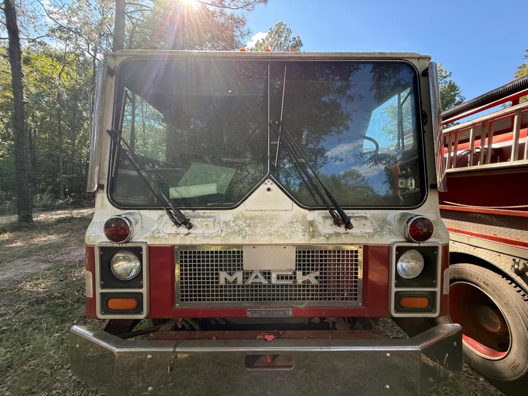 1986 Grumman Mack Pumper - image 2