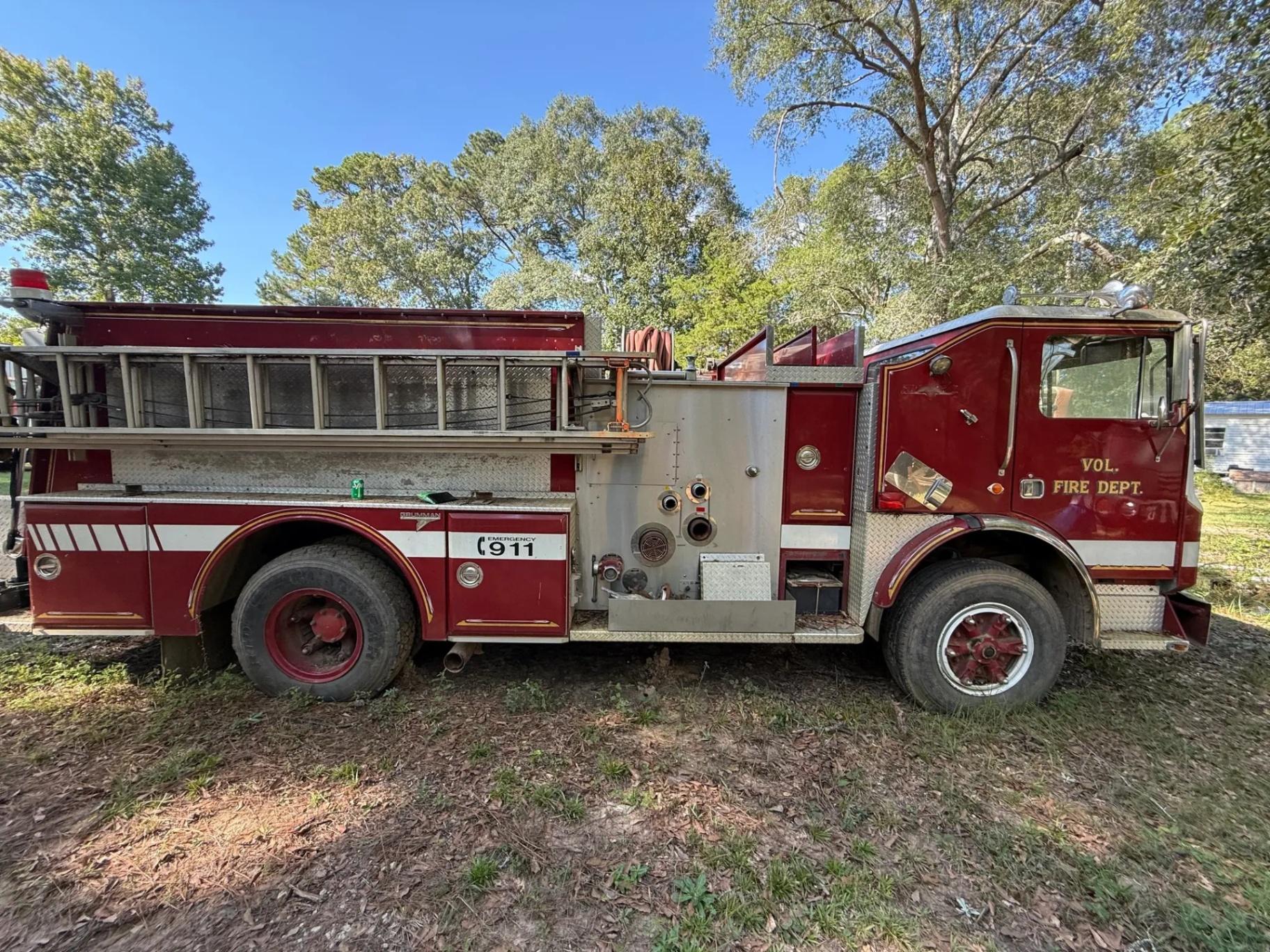 1986 Grumman Mack Pumper - image 1