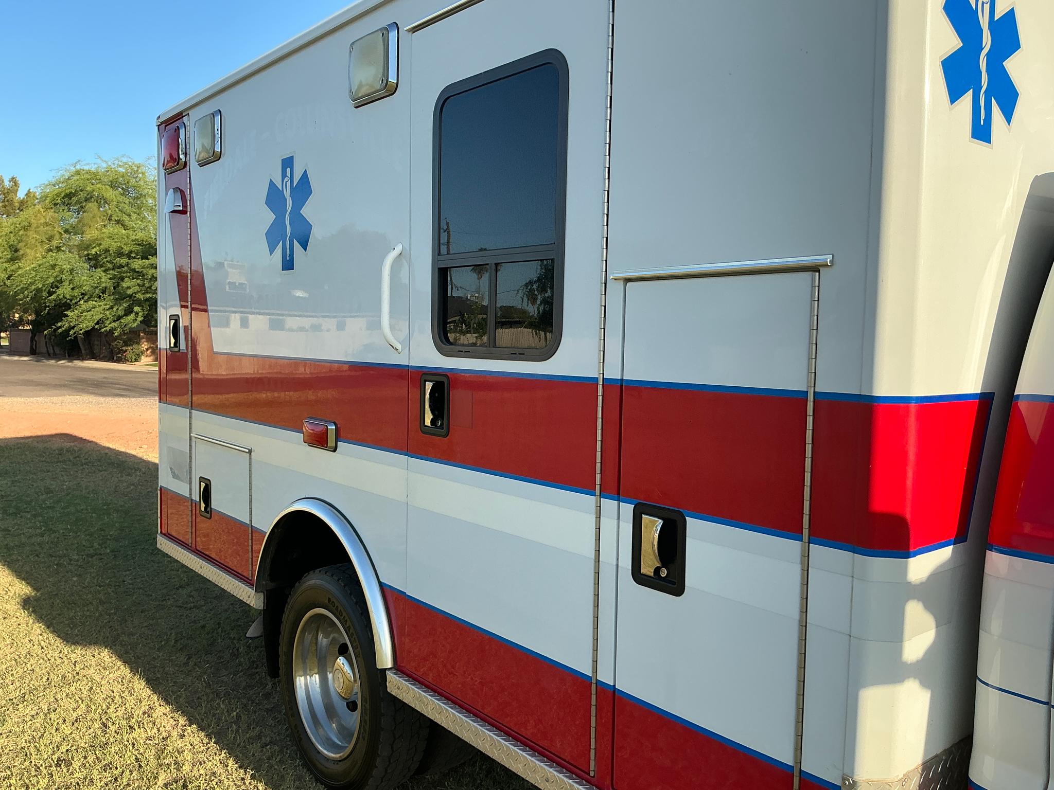 2007 Wheeled Coach Ford 4x4 Type I Ambulance - image 4