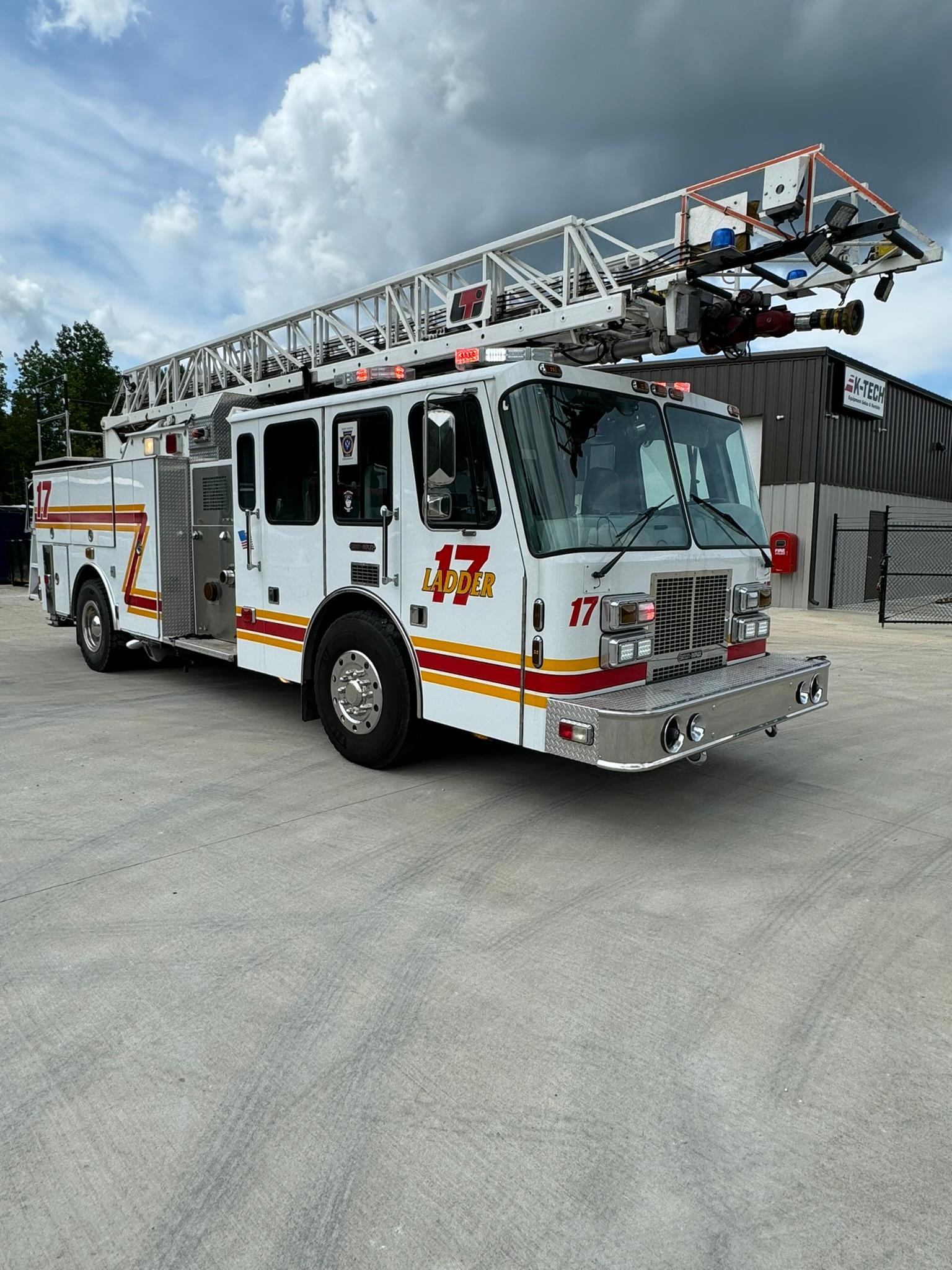 1994 Simon Duplex 75' Ladder - image 2