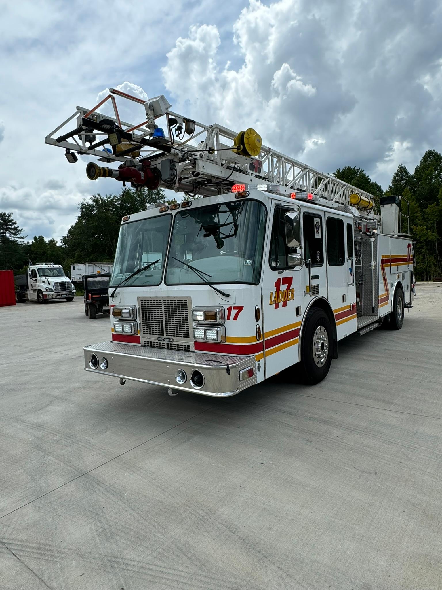 1994 Simon Duplex 75' Ladder - image 3