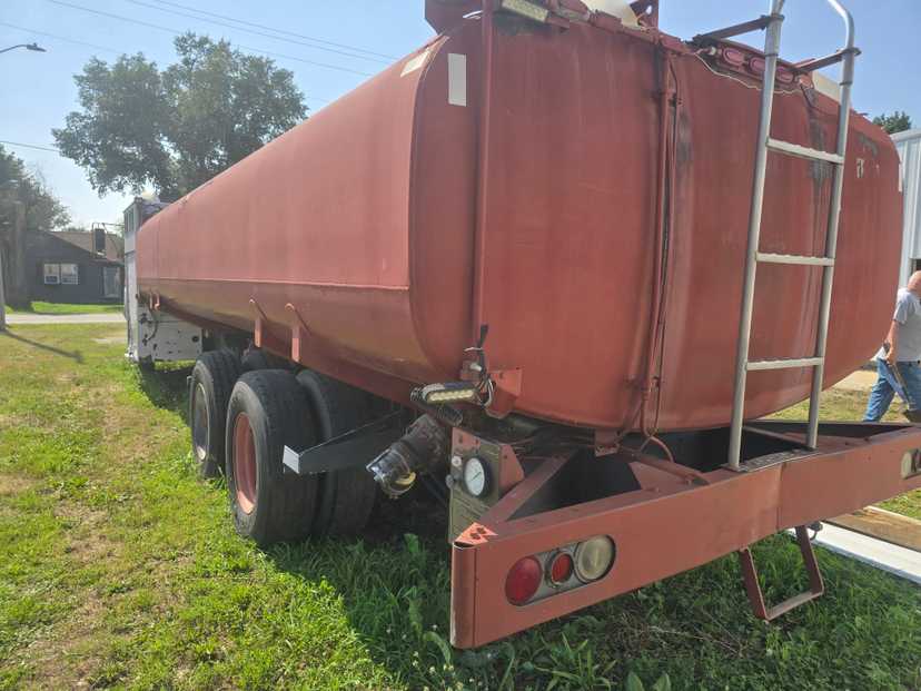 1990 Oshkosh R-11 Tanker — photo 4