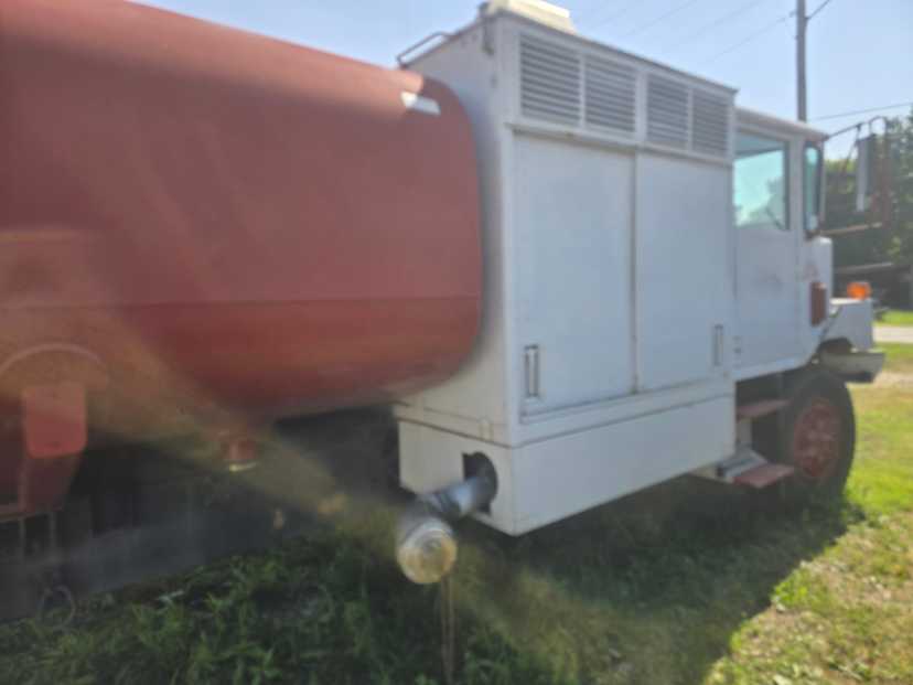 1990 Oshkosh R-11 Tanker — photo 5