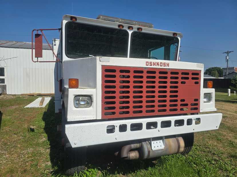 1990 Oshkosh R-11 Tanker — photo 2