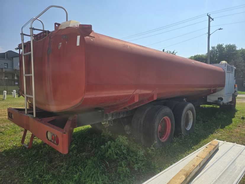 1990 Oshkosh R-11 Tanker — photo 3