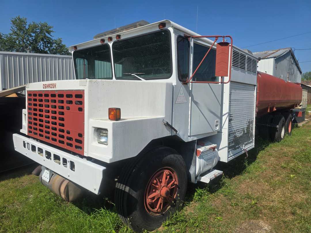 1990 Oshkosh R-11 Tanker