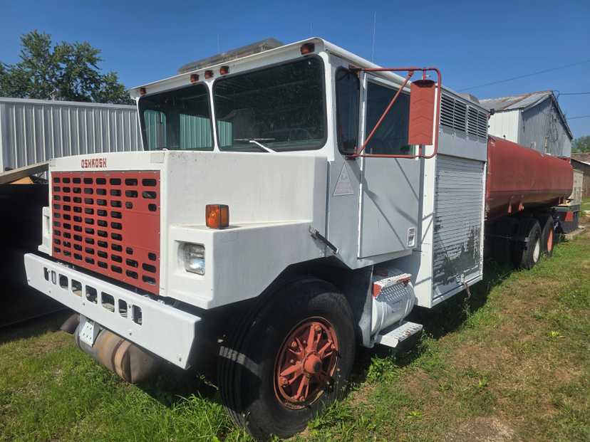 1990 Oshkosh R-11 Tanker
