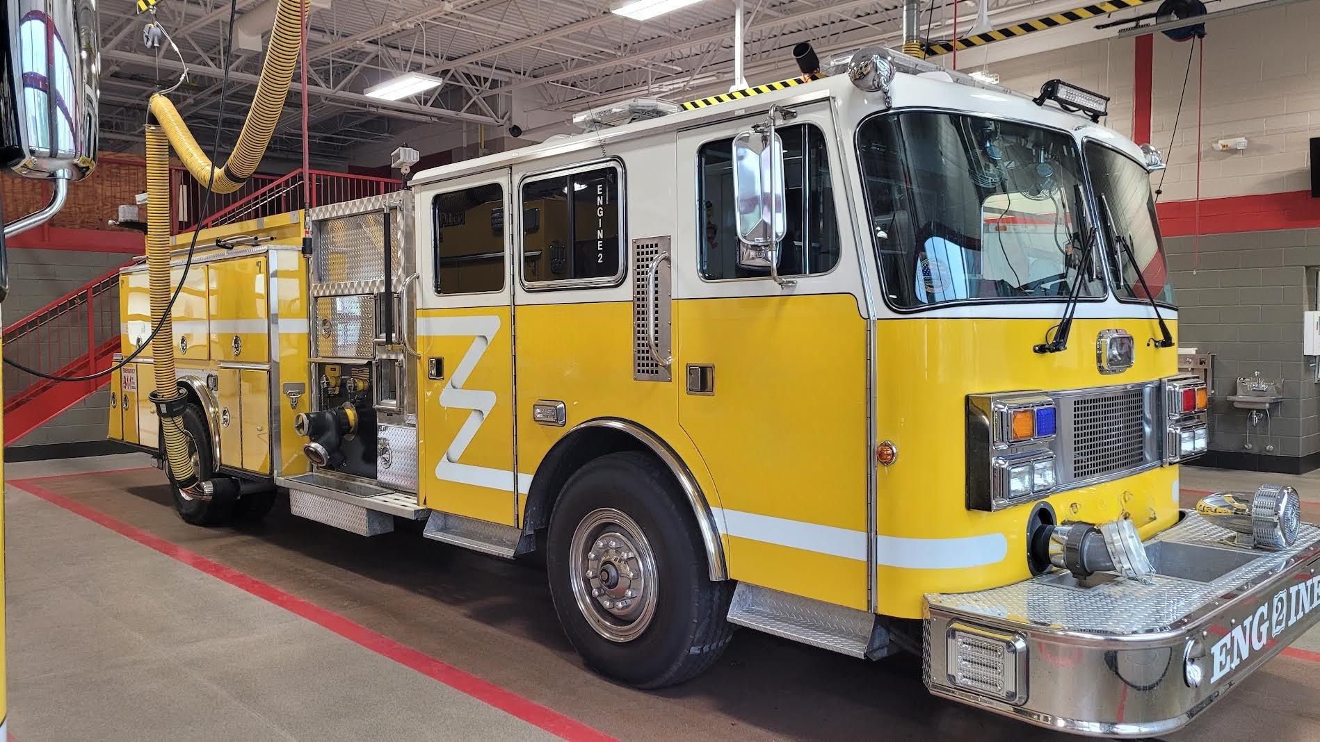 1990 E-One Pumper - image 1
