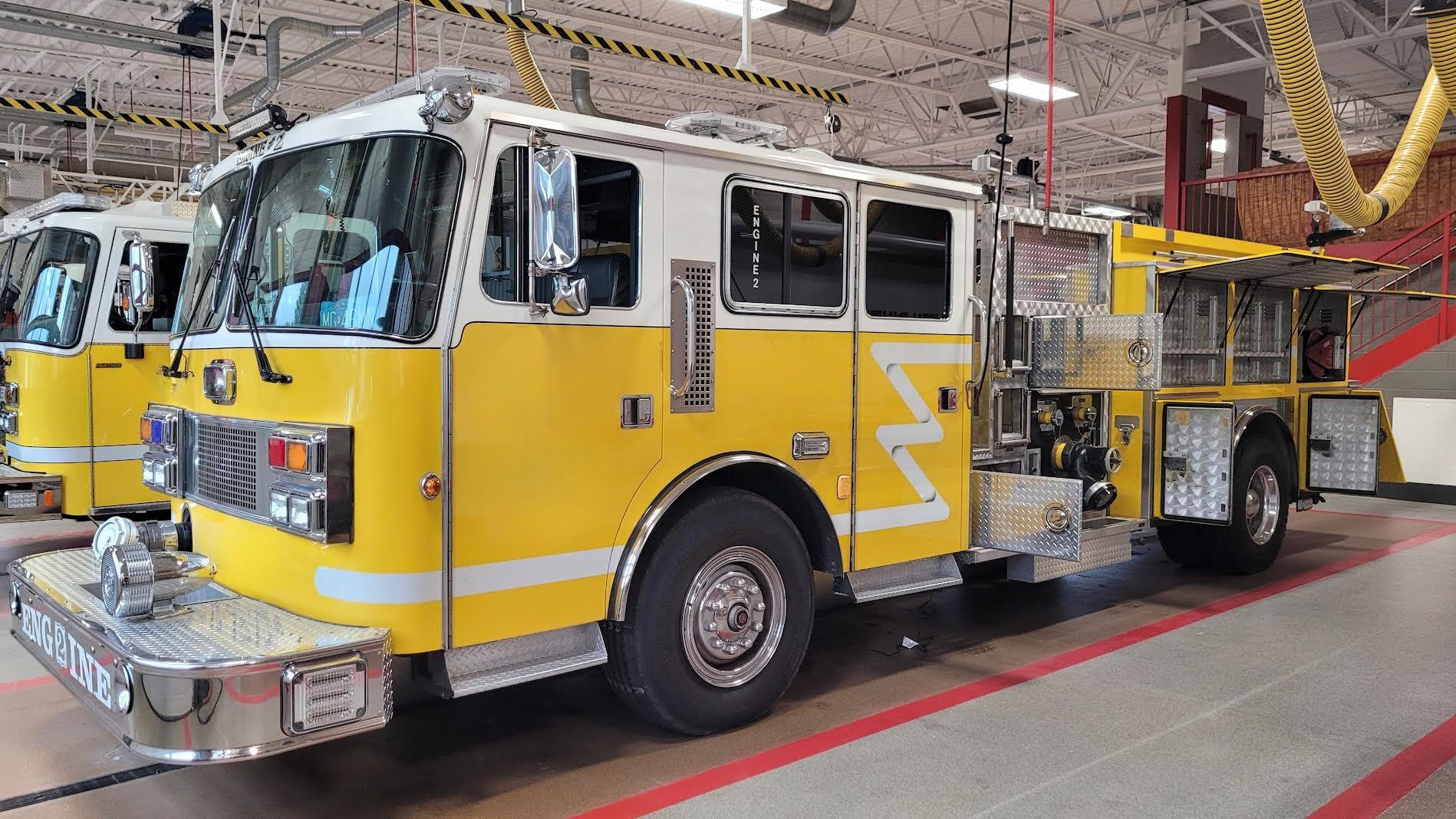 1990 E-One Pumper - image 3