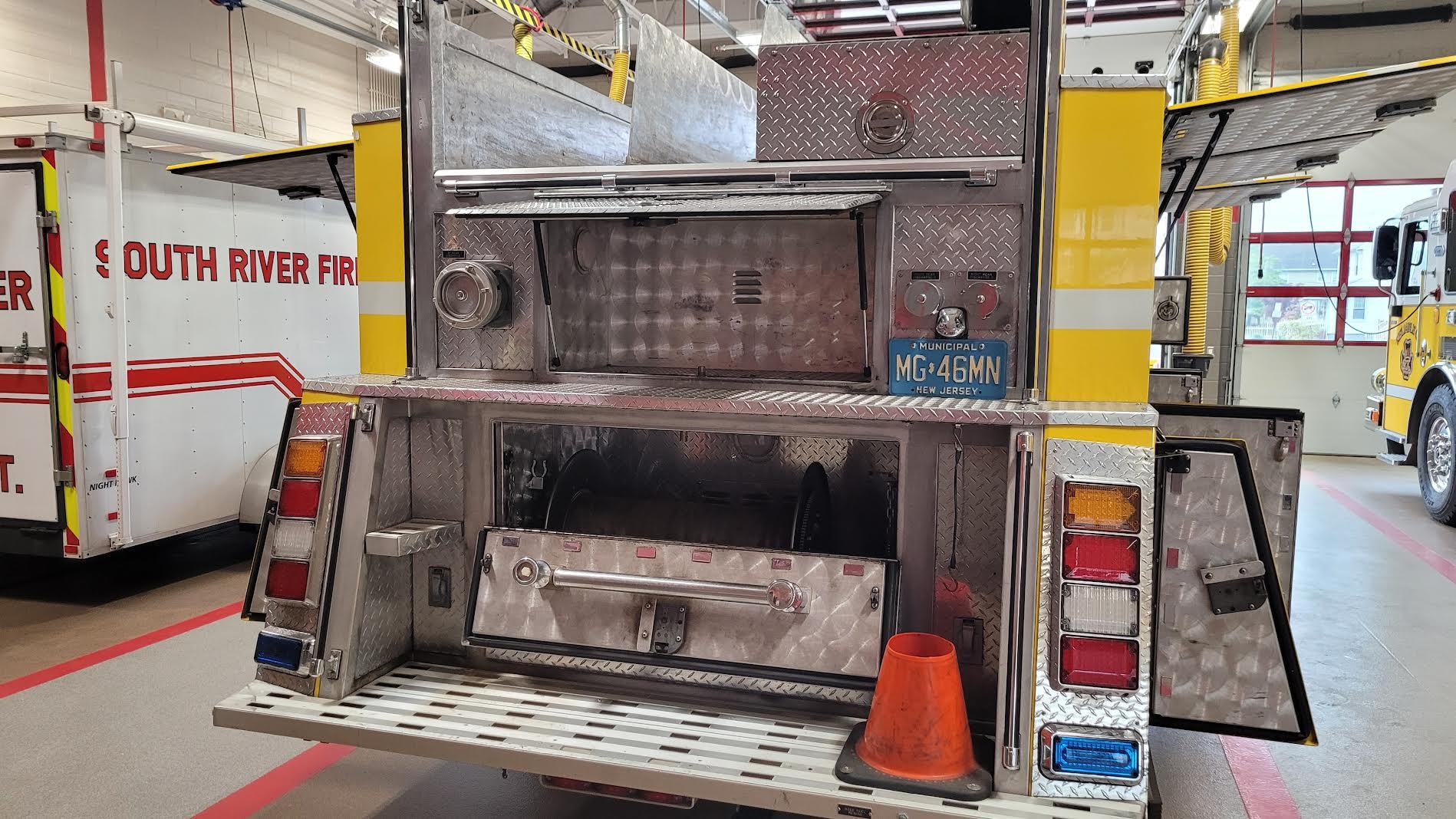 1990 E-One Pumper - image 19