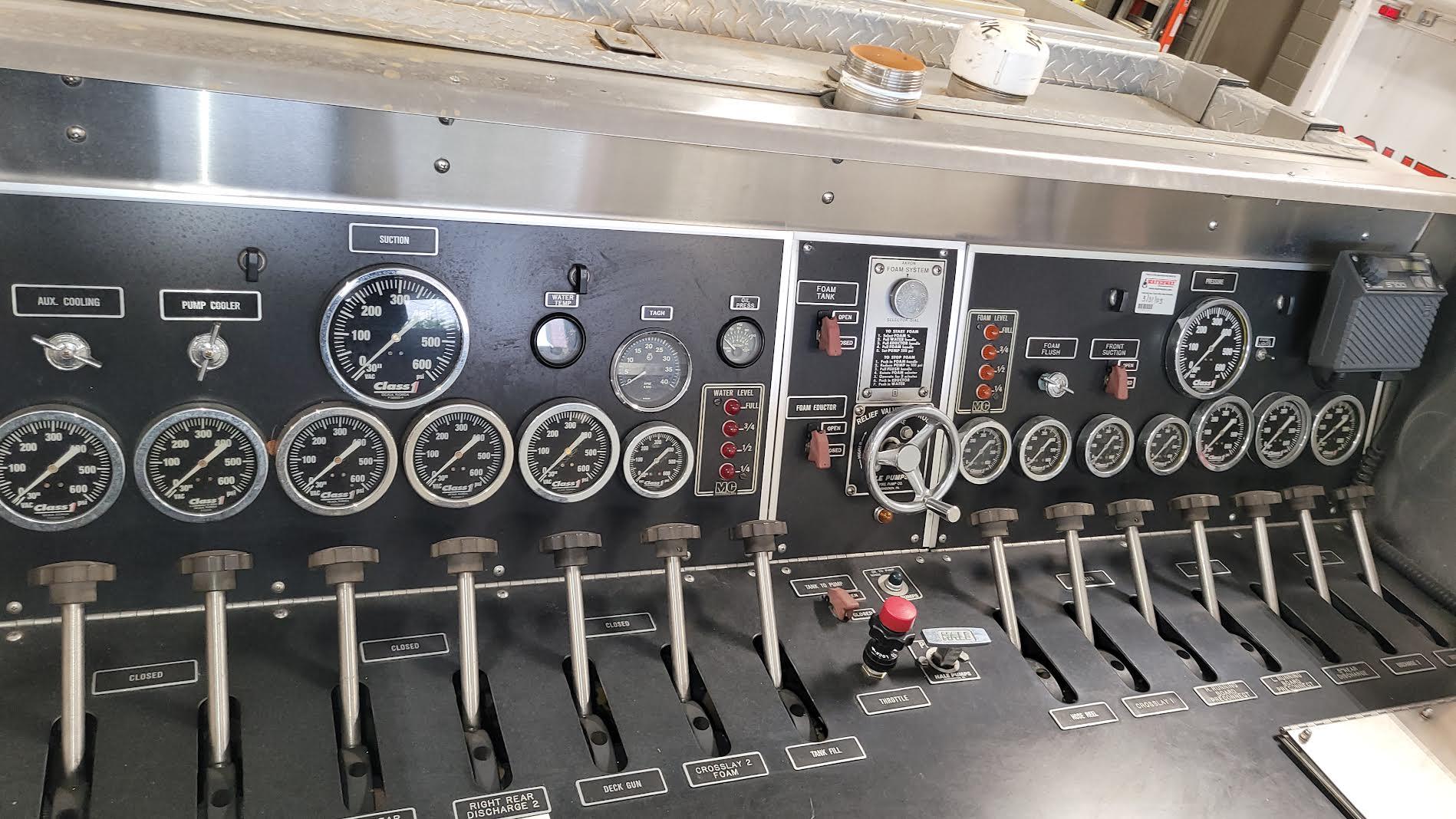 1990 E-One Pumper - image 17