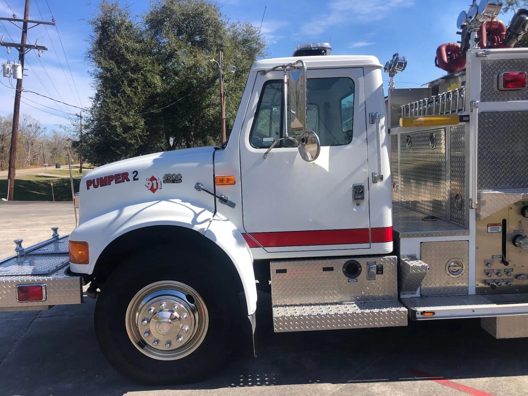 1998 E-One International Pumper - image 4