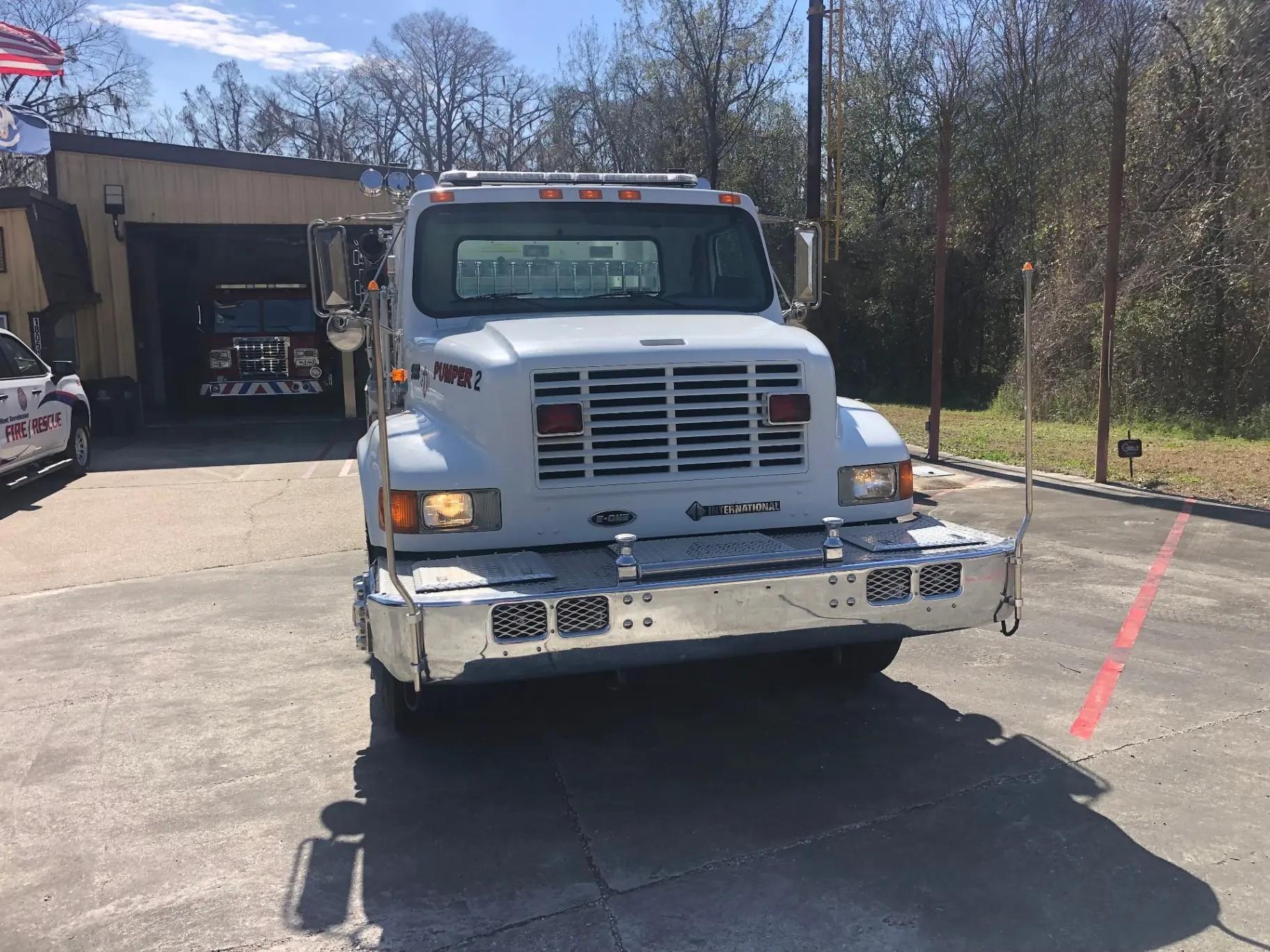 1998 E-One International Pumper - image 2