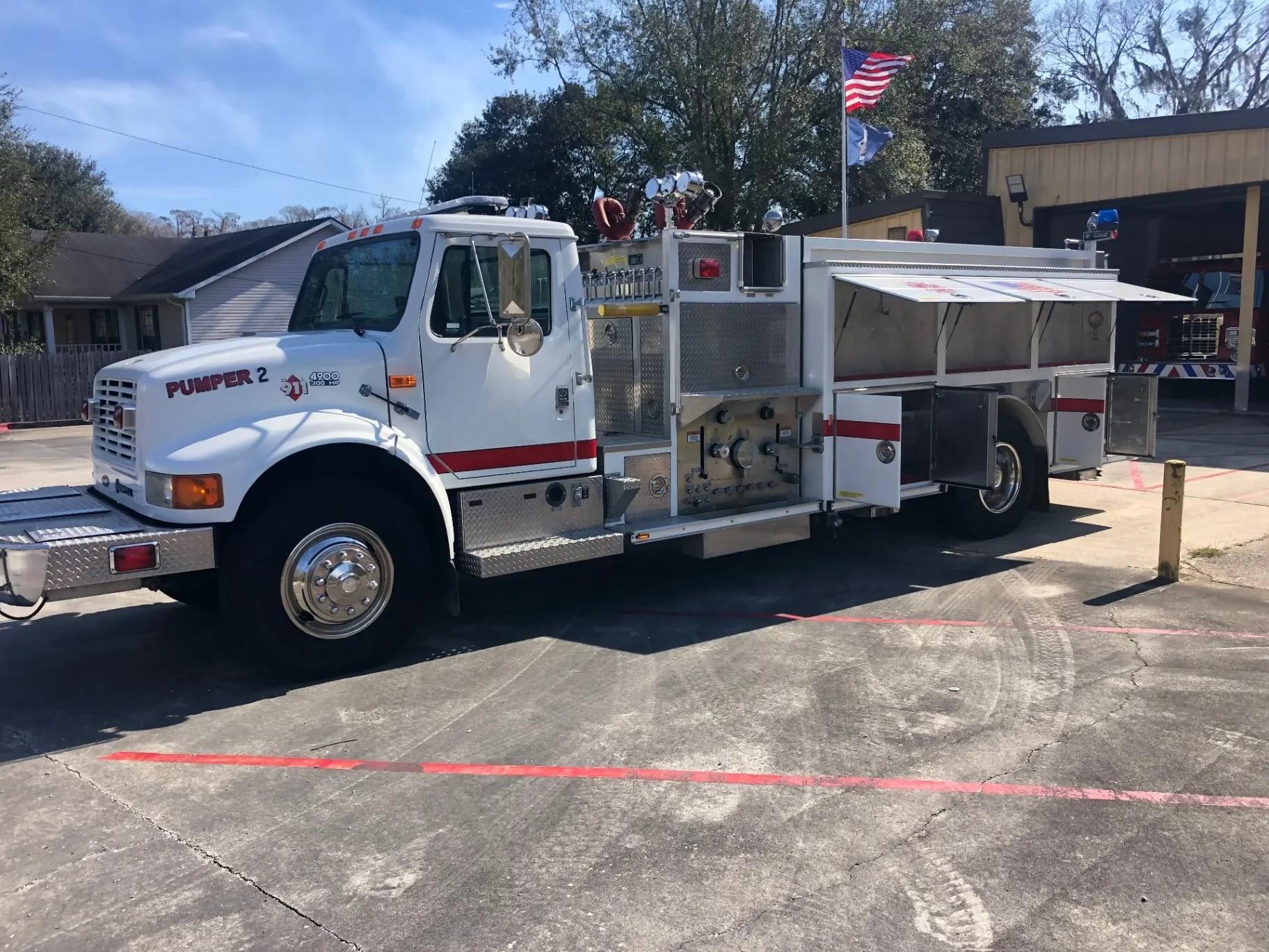 1998 E-One International Pumper - image 1