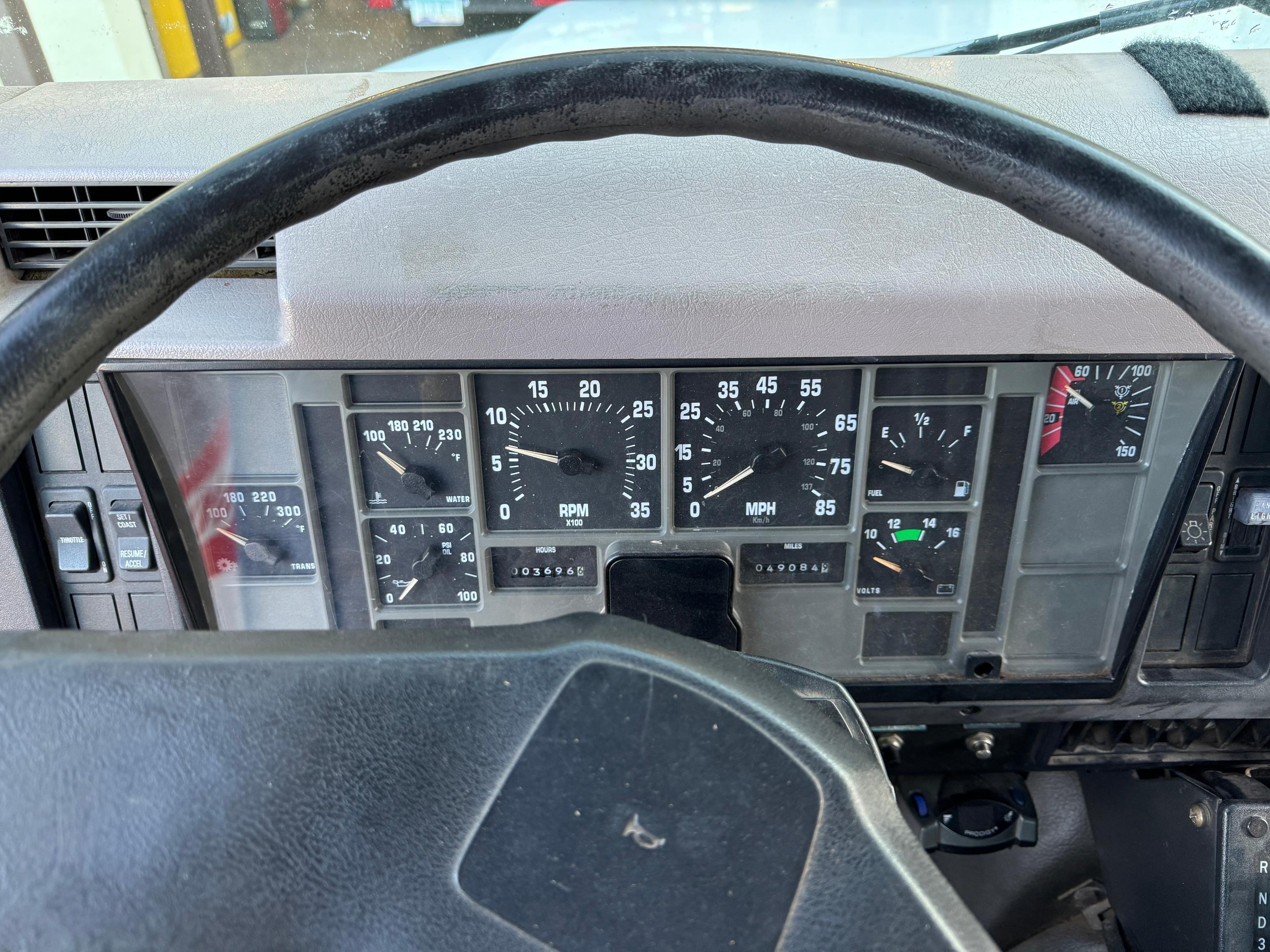 1996 International Navistar 4700 4 x 2 - image 8
