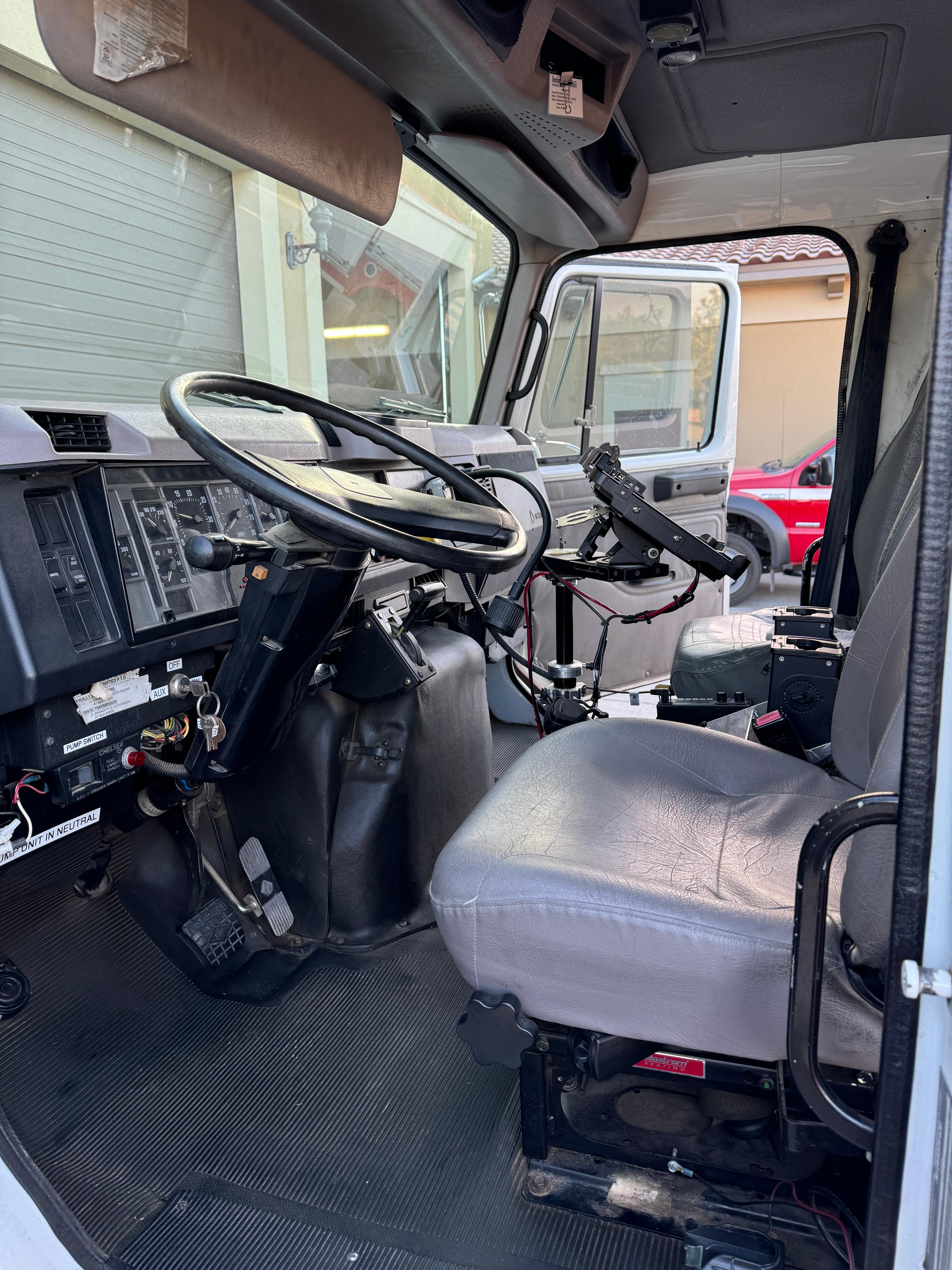 1996 International Navistar 4700 4 x 2 - image 9