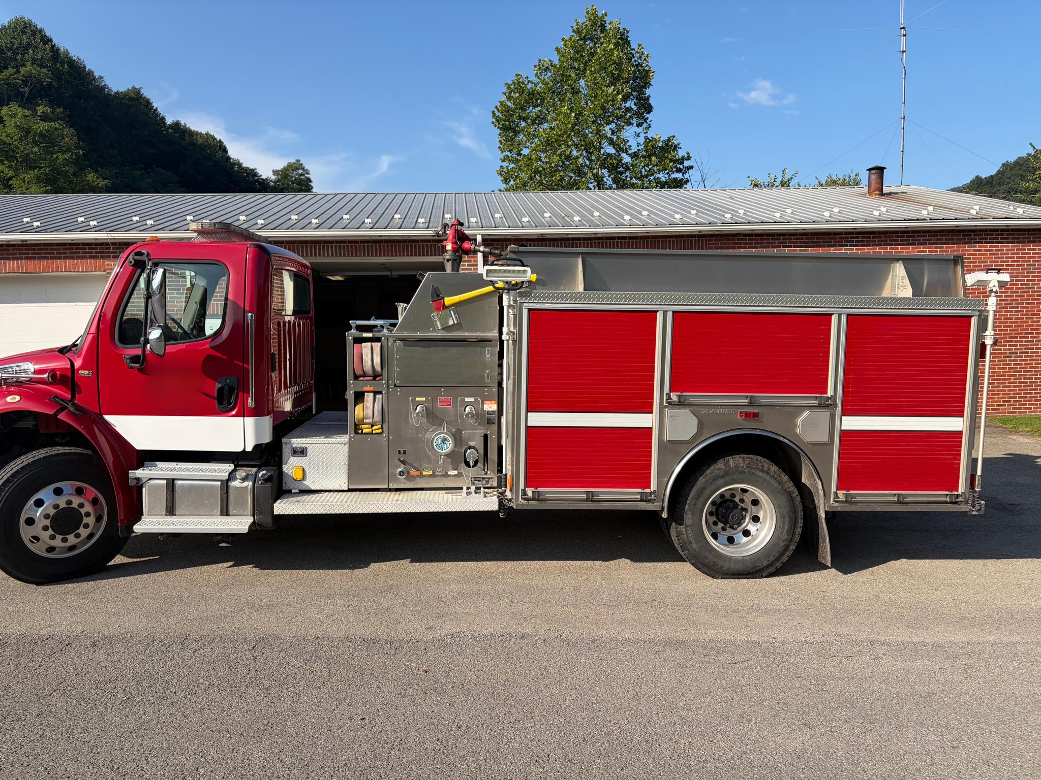 2018 Freightliner 4x4 Pumper - image 5