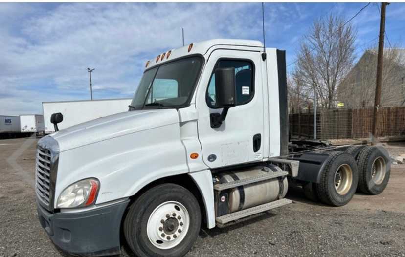 2016 Freightliner Cascadia with only 224,000