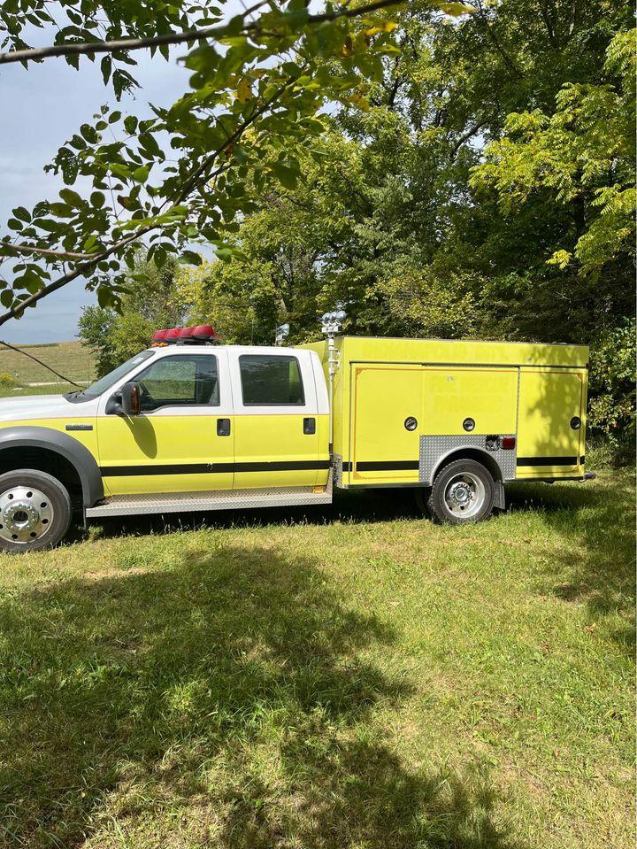2006 Ford F-550 Super Duty Super Cab & Chassis Brush Truck - image 3