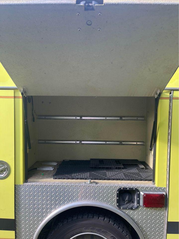 2006 Ford F-550 Super Duty Super Cab & Chassis Brush Truck - image 7