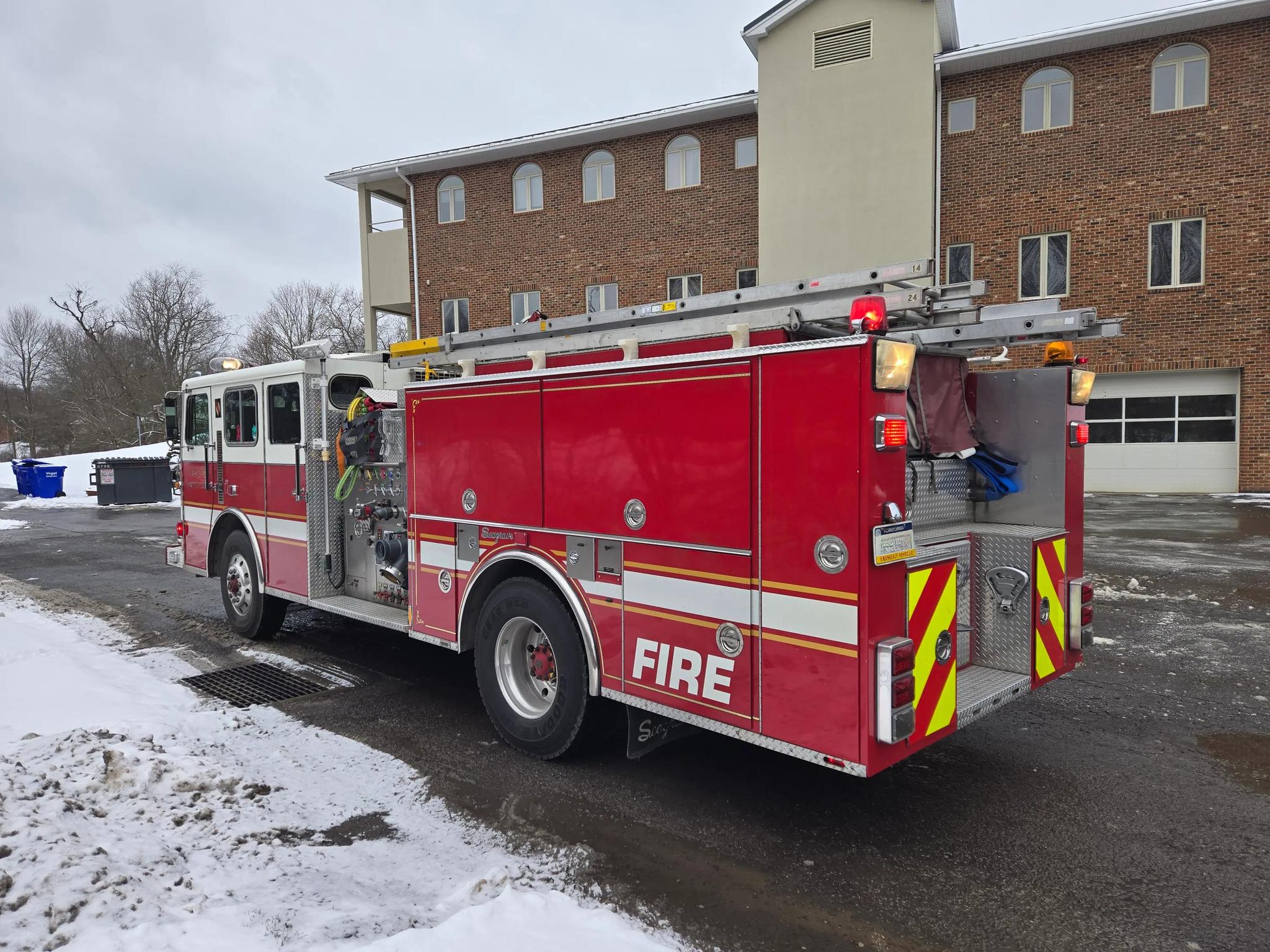 1993 Seagrave JB50DH Pumper - image 4