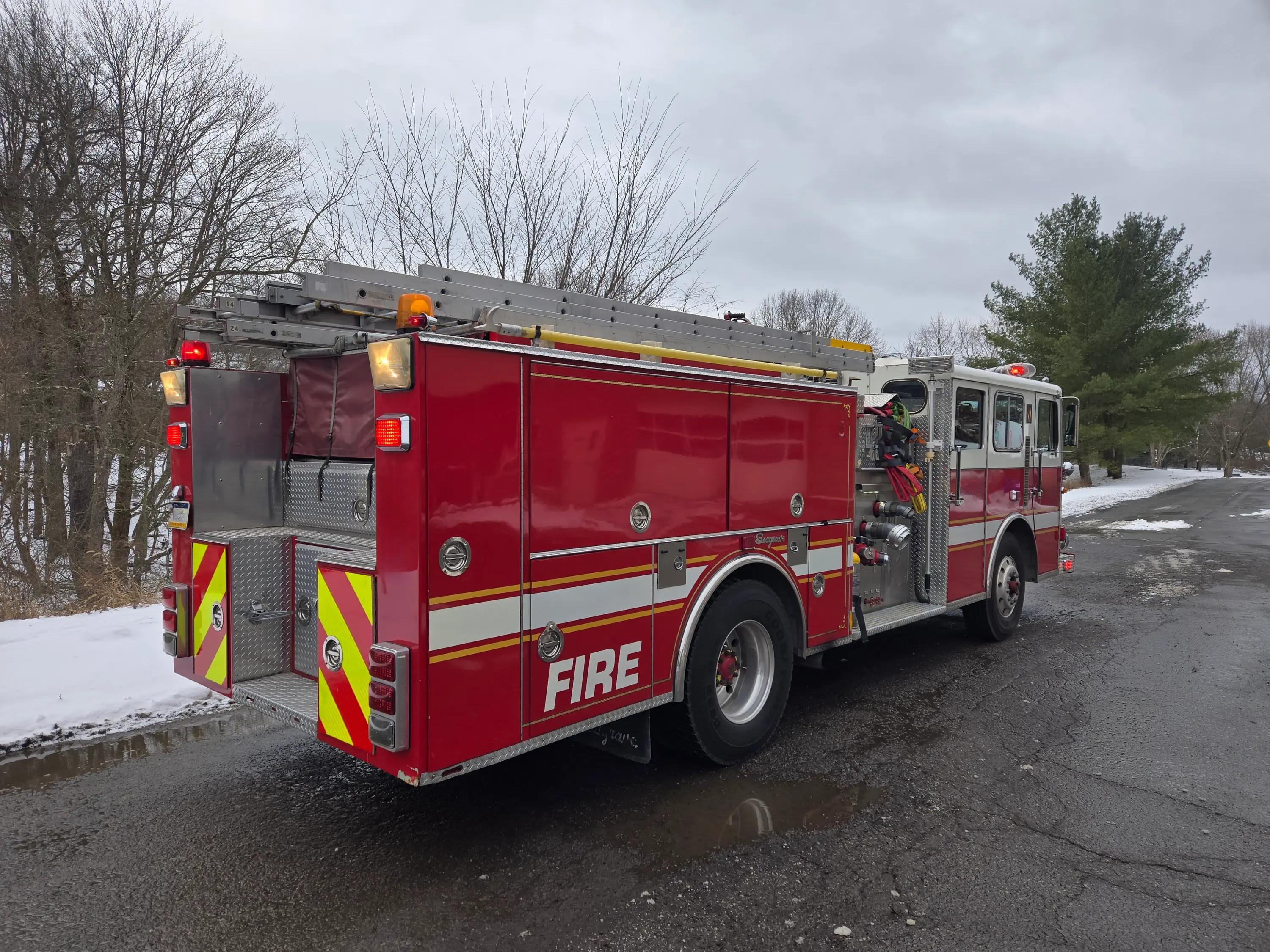 1993 Seagrave JB50DH Pumper - image 3