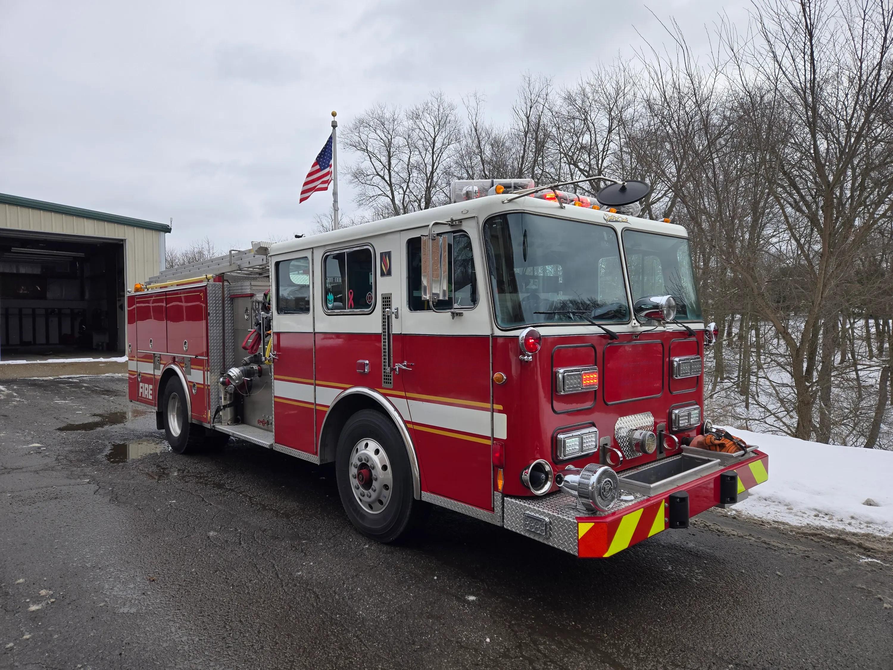 1993 Seagrave JB50DH Pumper - image 2