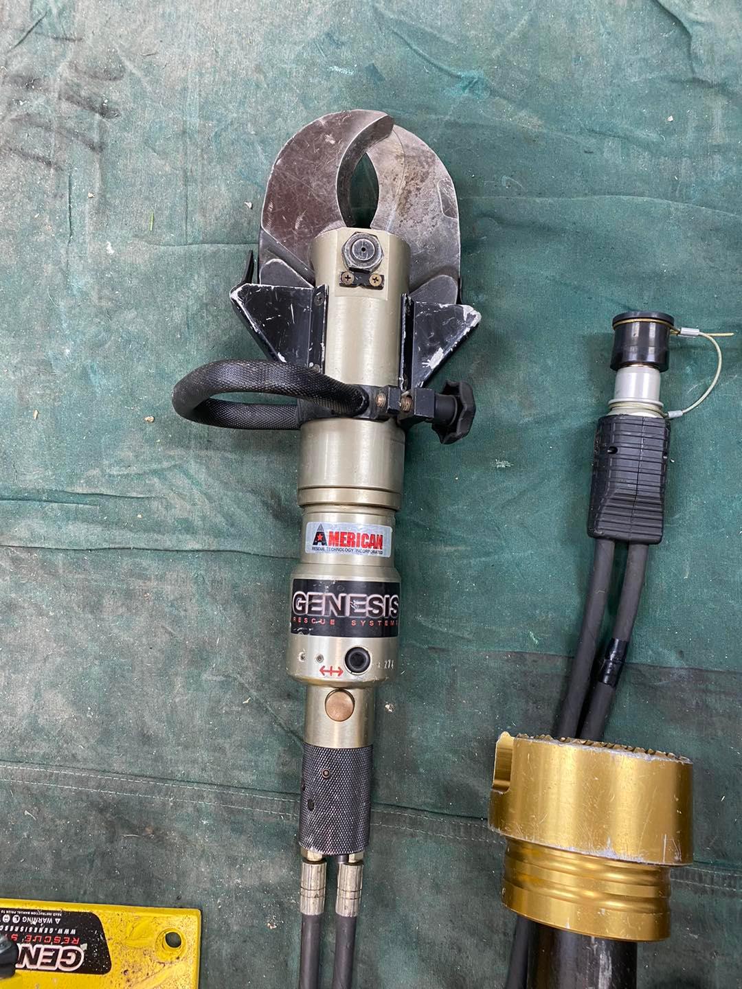 Genesis Rescue Tools (cutter, spreader, and more) - image 2