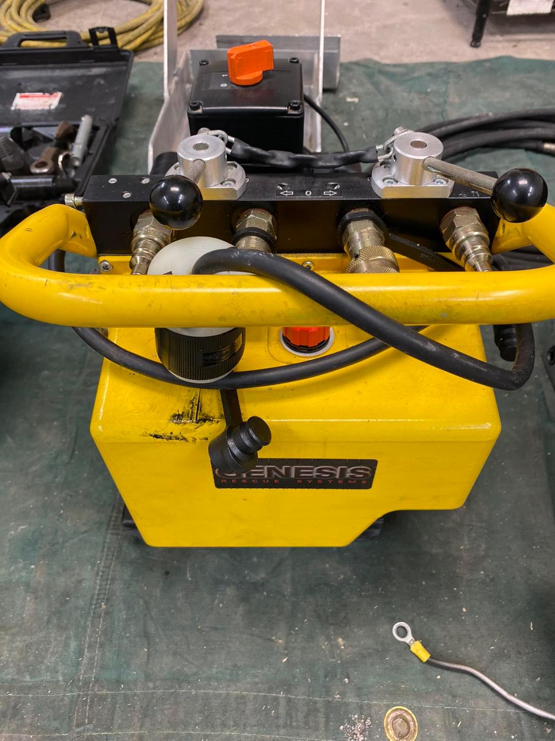 Genesis Rescue Tools (cutter, spreader, and more) - image 8