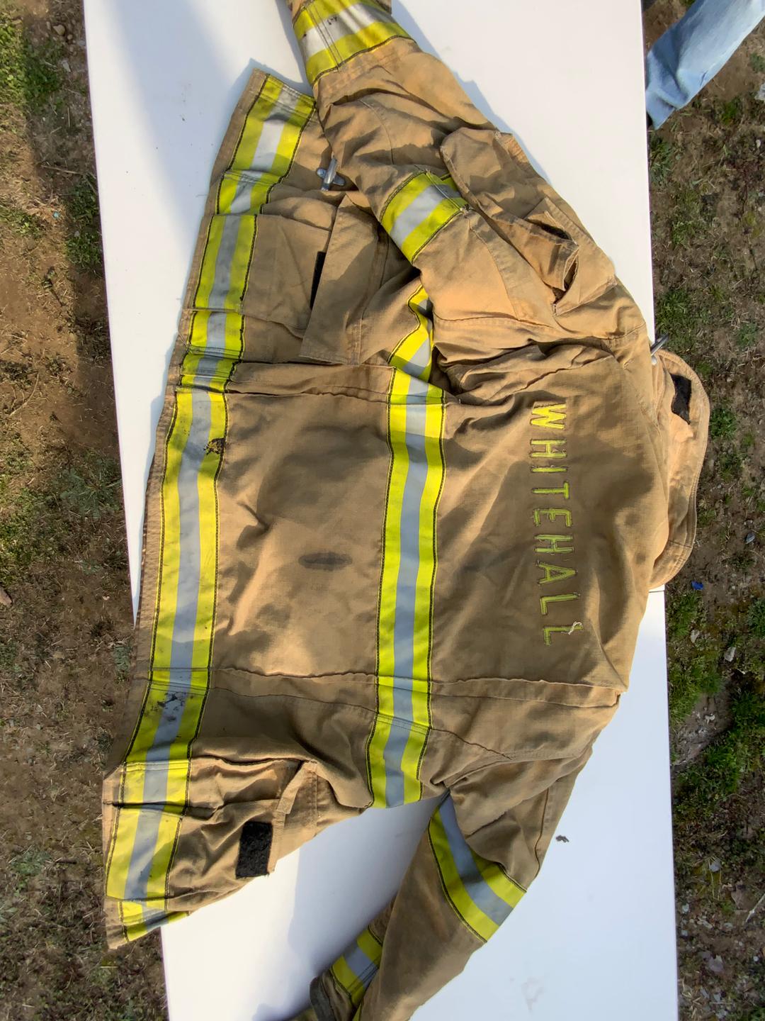 Used Globe Turnout Coat (Size 40x32)