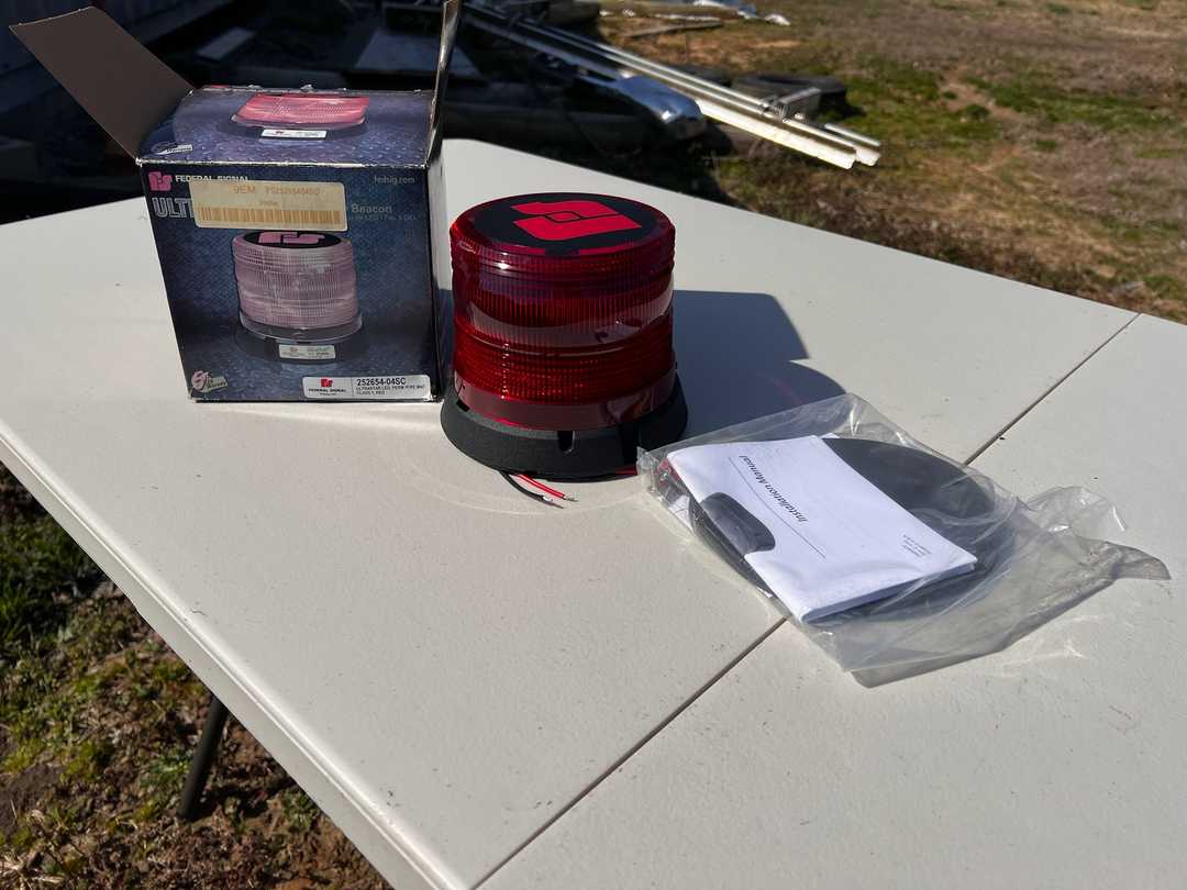 NEW Federal Signal Ultrastar LED Beacon